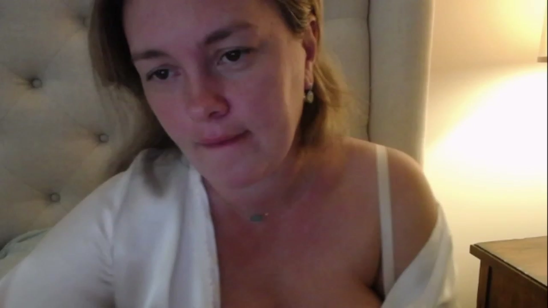 Gallery image thumbnail from J0llye's myfreecams stream on, 01/01/2023, 17:07 image 9 of 20