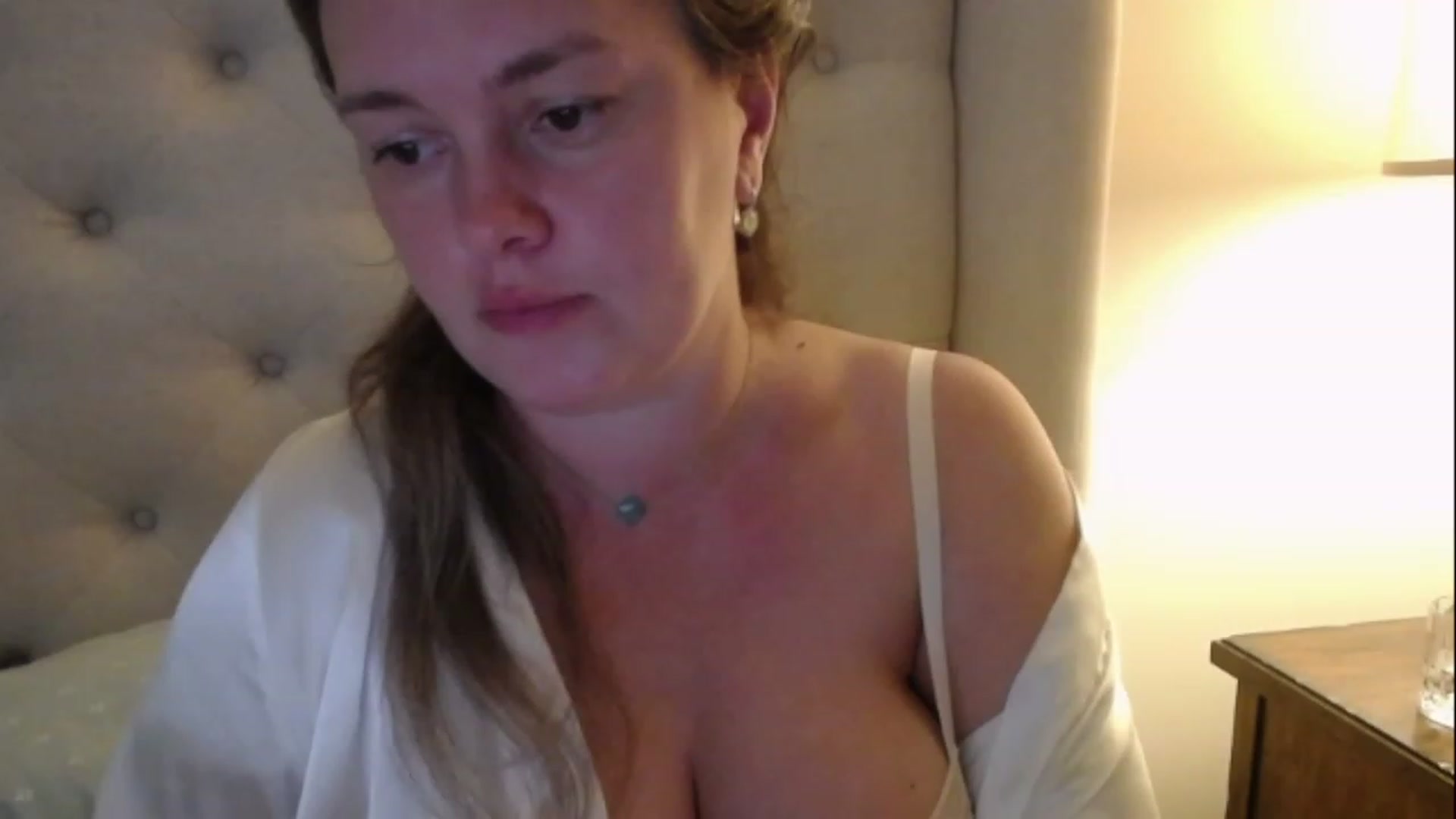 Gallery image thumbnail from J0llye's myfreecams stream on, 01/01/2023, 17:46 image 4 of 20