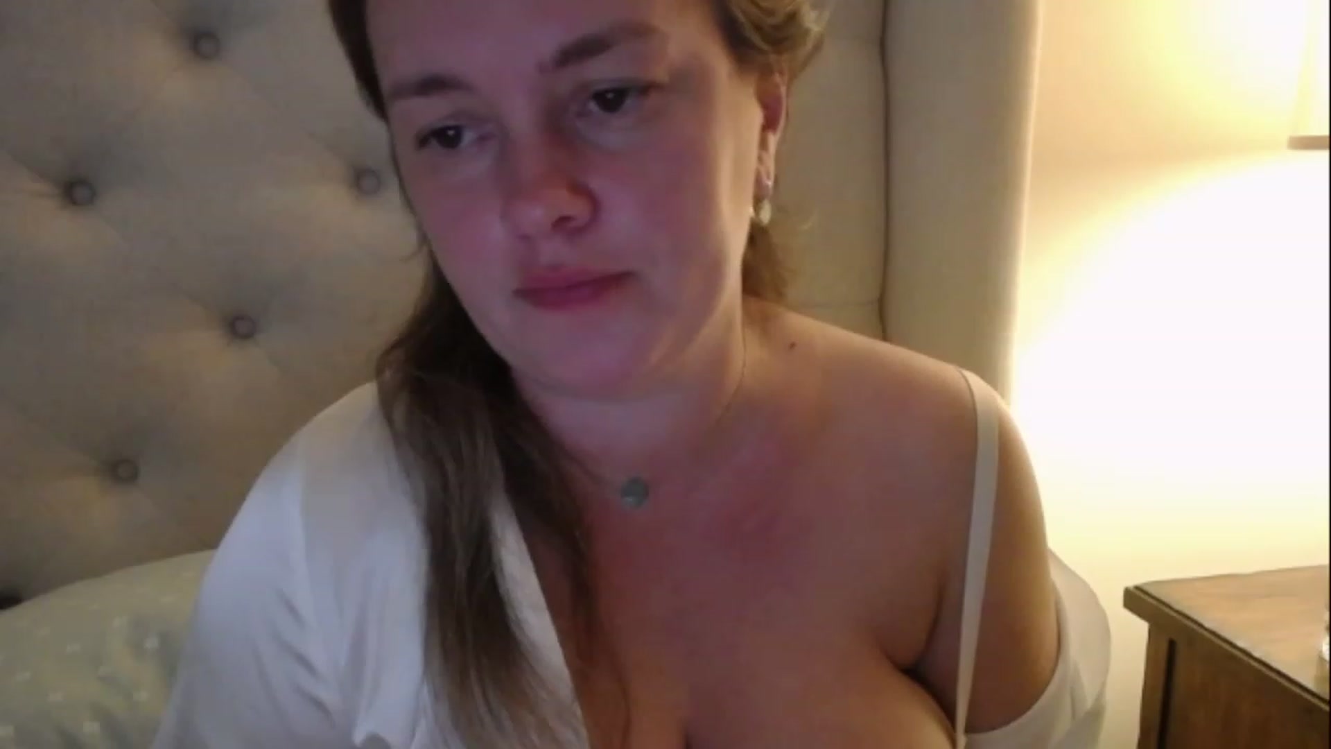 Gallery image thumbnail from J0llye's myfreecams stream on, 01/01/2023, 17:46 image 12 of 20