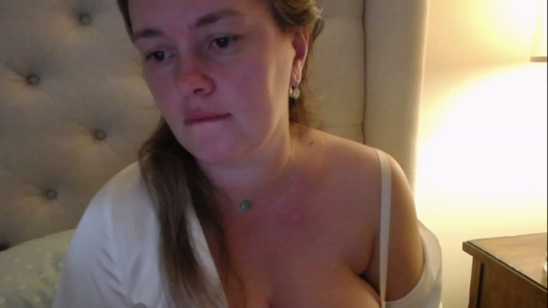 Gallery image thumbnail from J0llye's myfreecams stream on, 01/01/2023, 17:46 image 10 of 20