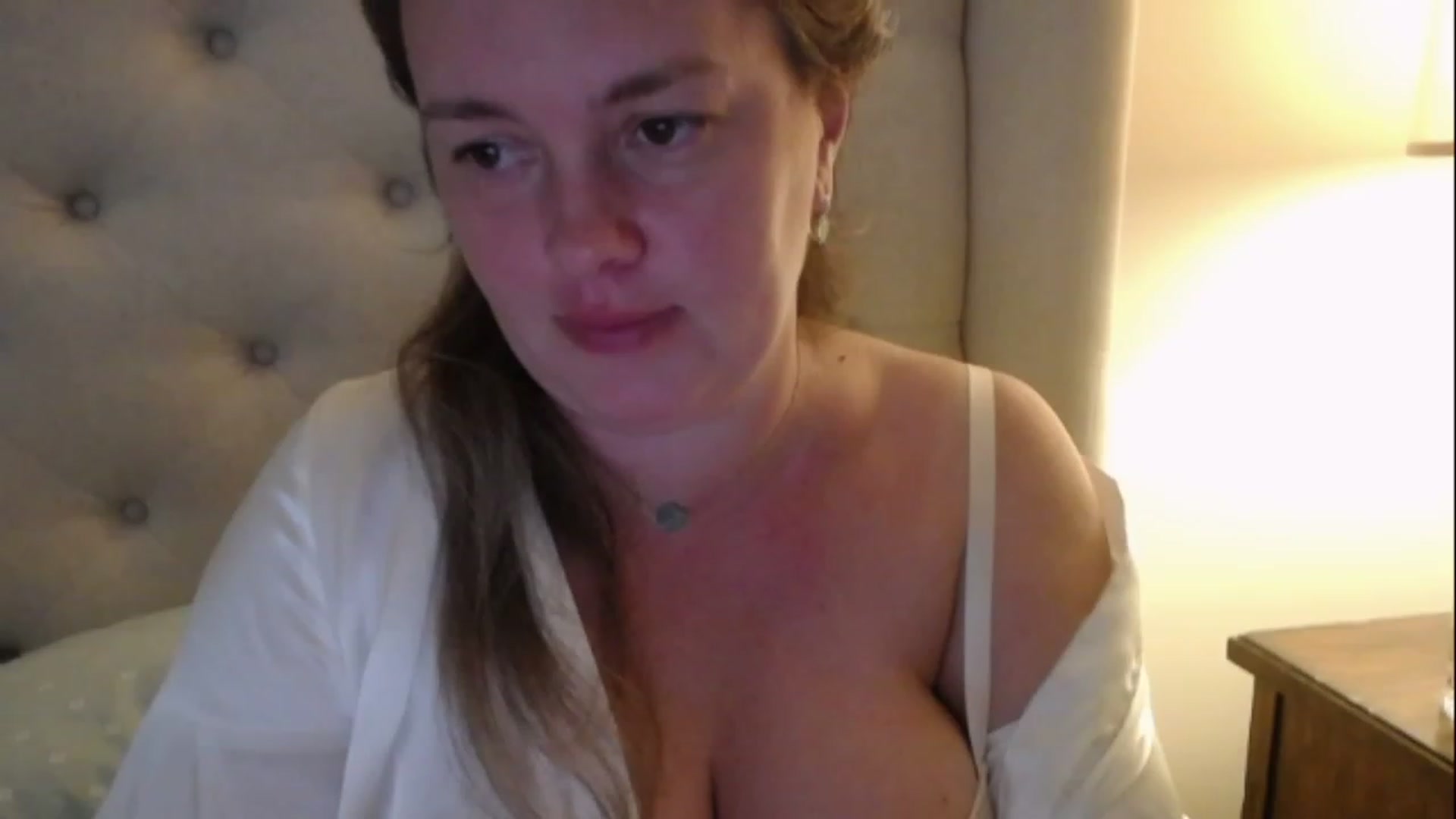 Gallery image thumbnail from J0llye's myfreecams stream on, 01/01/2023, 17:46 image 8 of 20