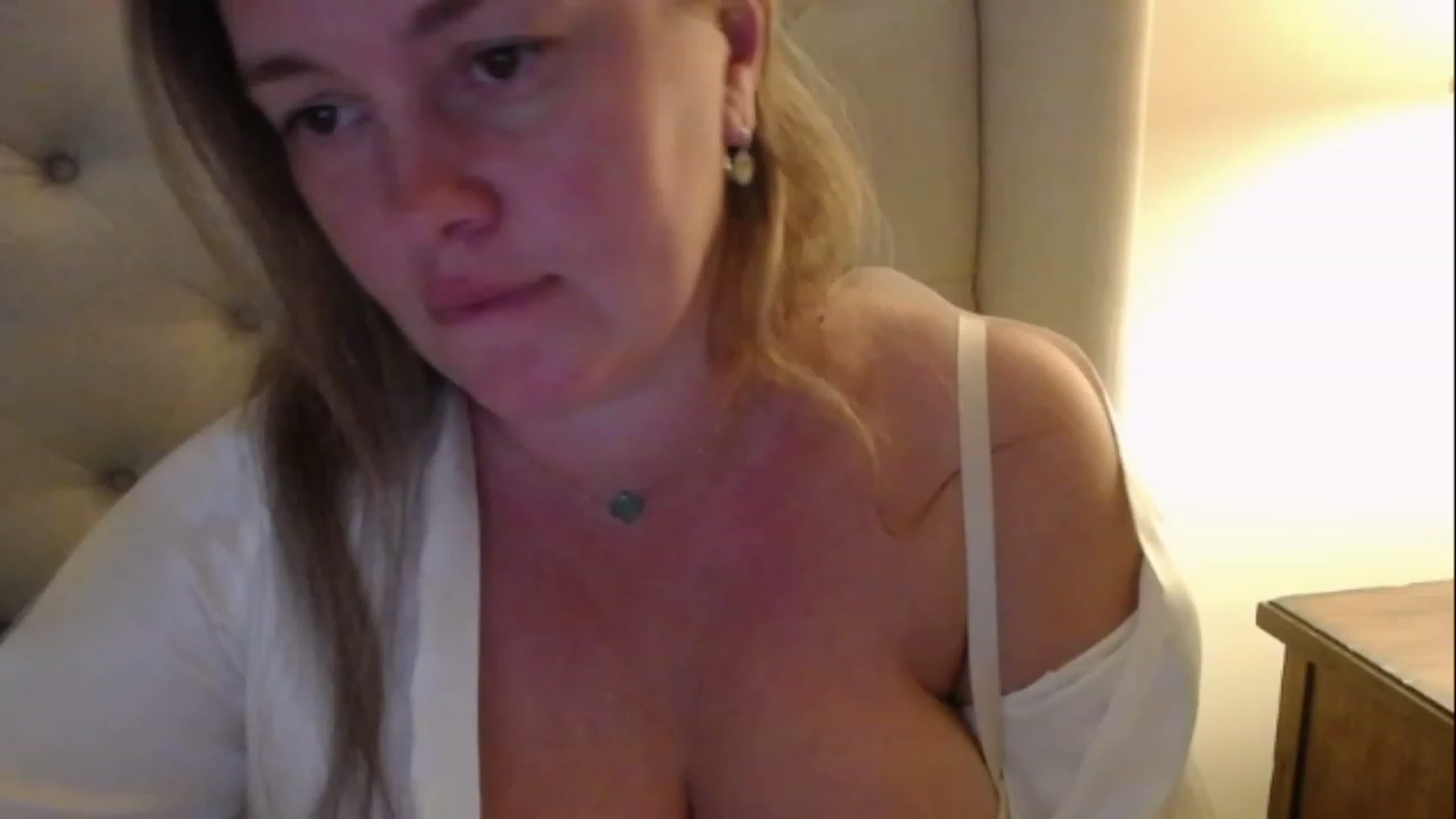 Gallery image thumbnail from J0llye's myfreecams stream on, 01/01/2023, 22:09 image 2 of 20