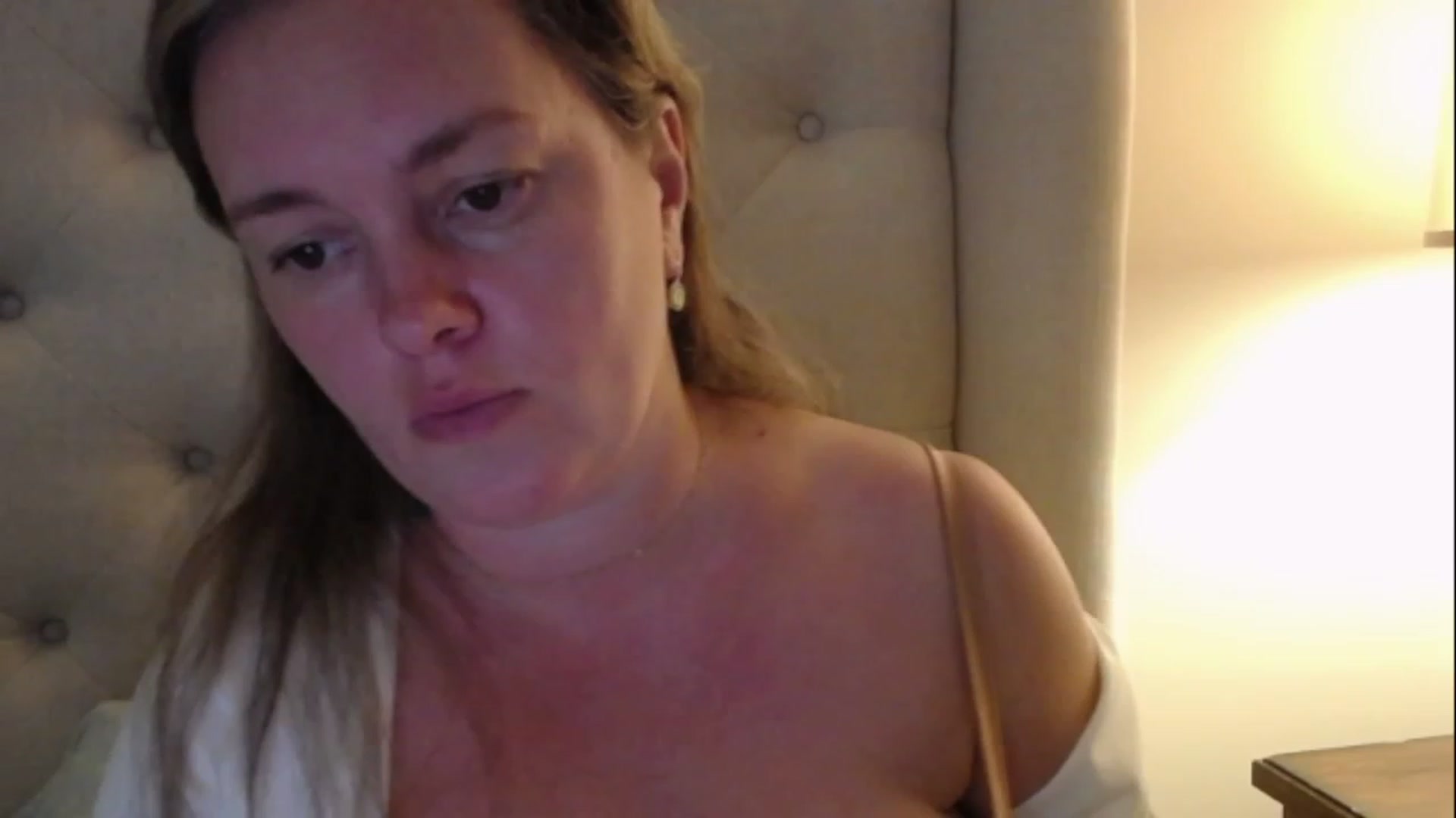 Gallery image thumbnail from J0llye's myfreecams stream on, 01/03/2023, 21:24 image 12 of 20