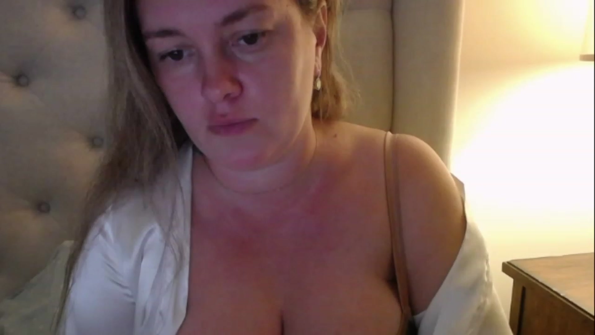 Gallery image thumbnail from J0llye's myfreecams stream on, 01/03/2023, 21:24 image 2 of 20