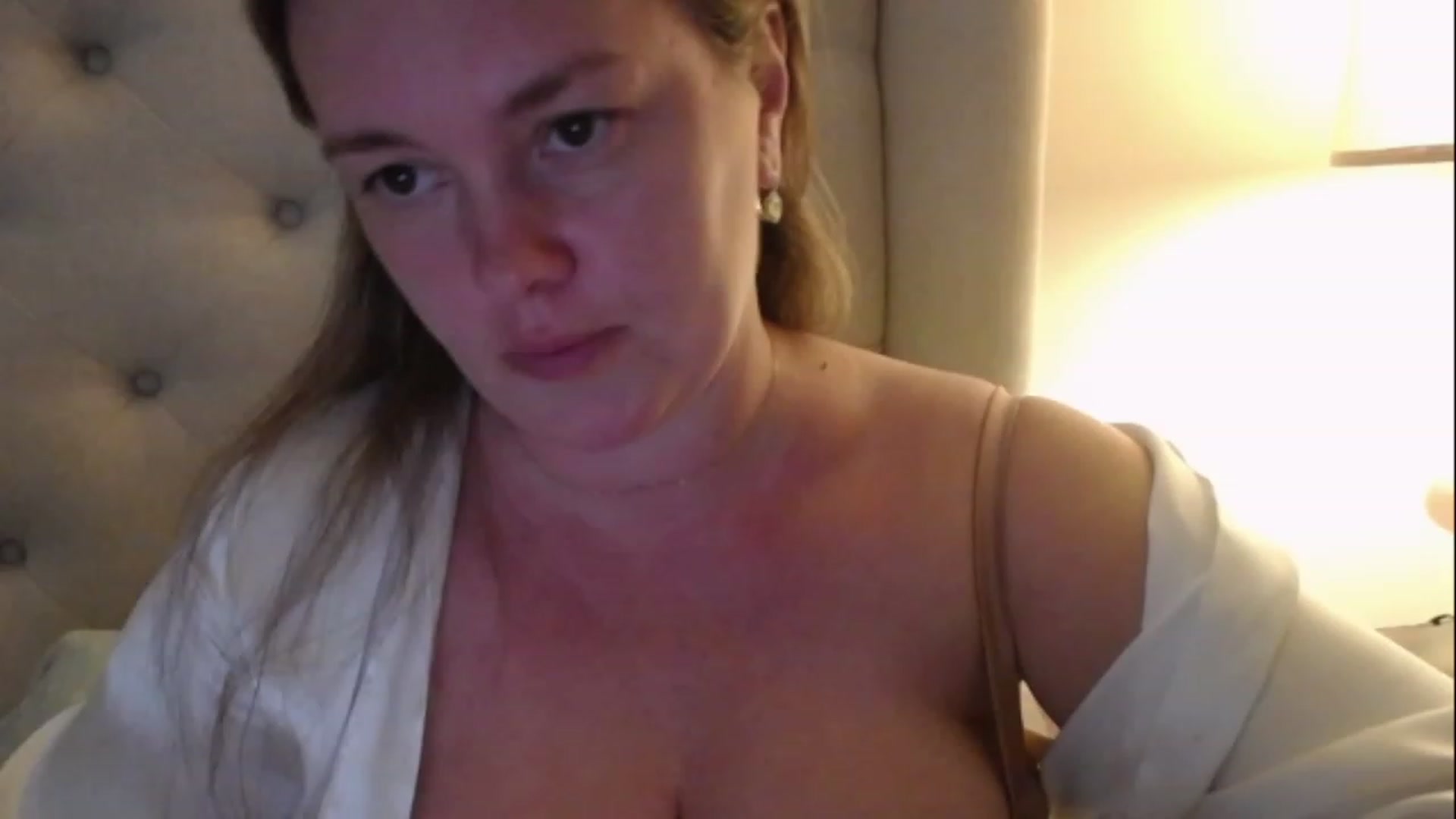 Gallery image thumbnail from J0llye's myfreecams stream on, 01/03/2023, 21:24 image 9 of 20