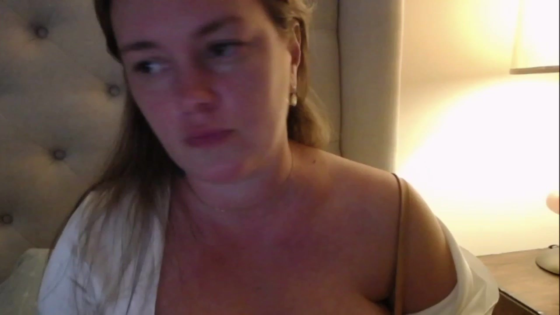 Gallery image thumbnail from J0llye's myfreecams stream on, 01/03/2023, 21:24 image 10 of 20