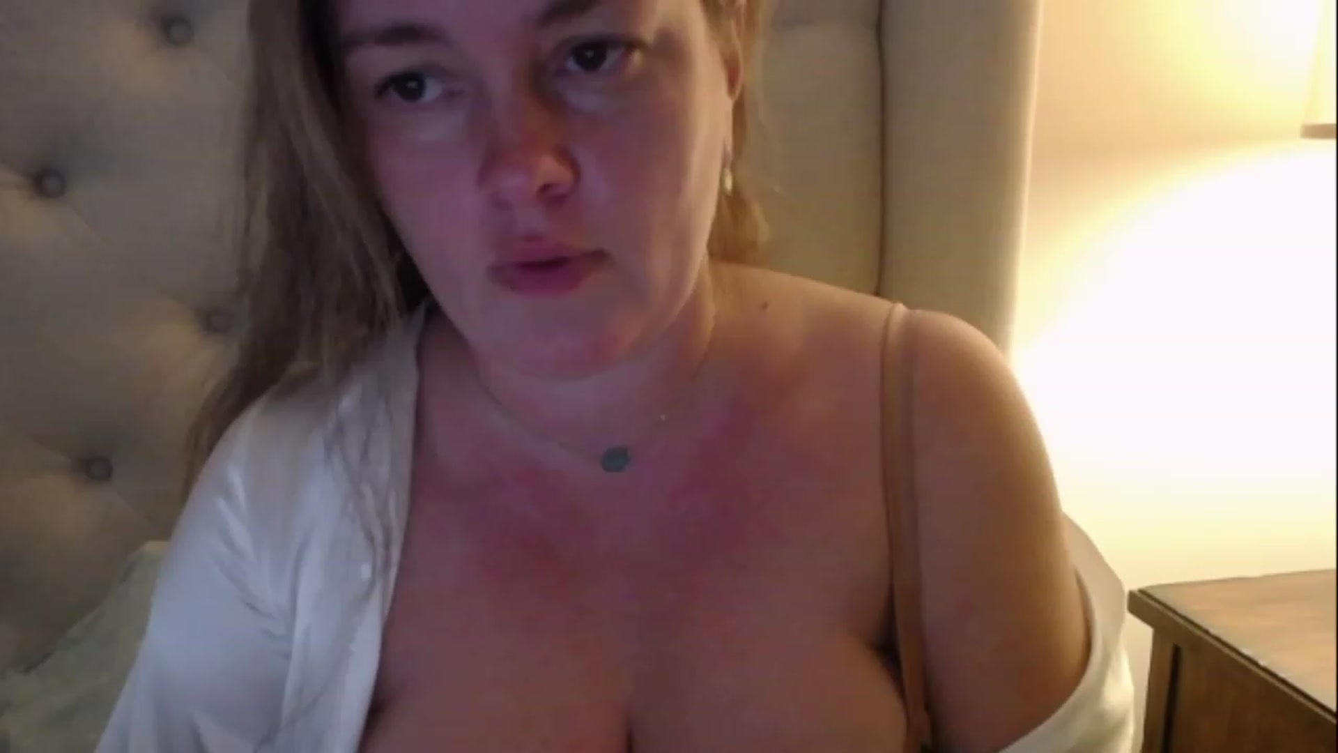Gallery image thumbnail from J0llye's myfreecams stream on, 01/03/2023, 21:24 image 1 of 20