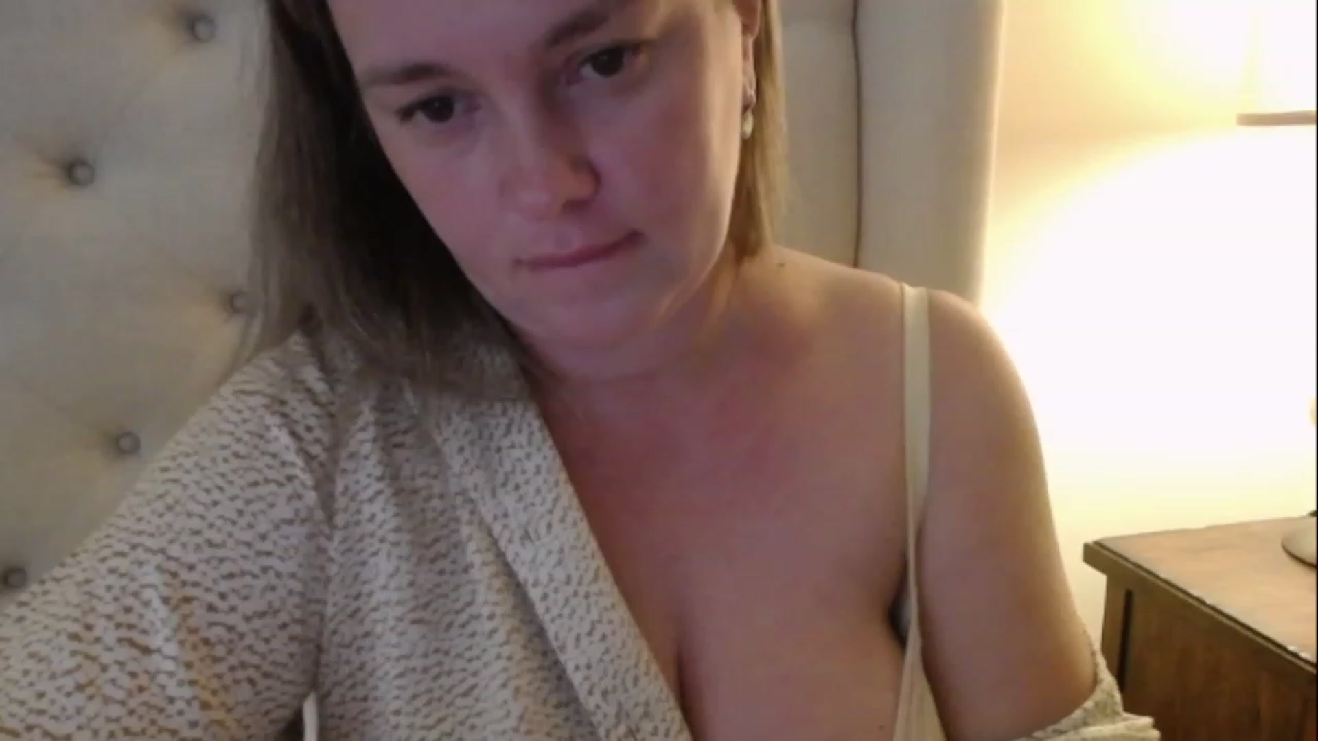 Gallery image thumbnail from J0llye's myfreecams stream on, 01/08/2023, 18:06 image 17 of 20