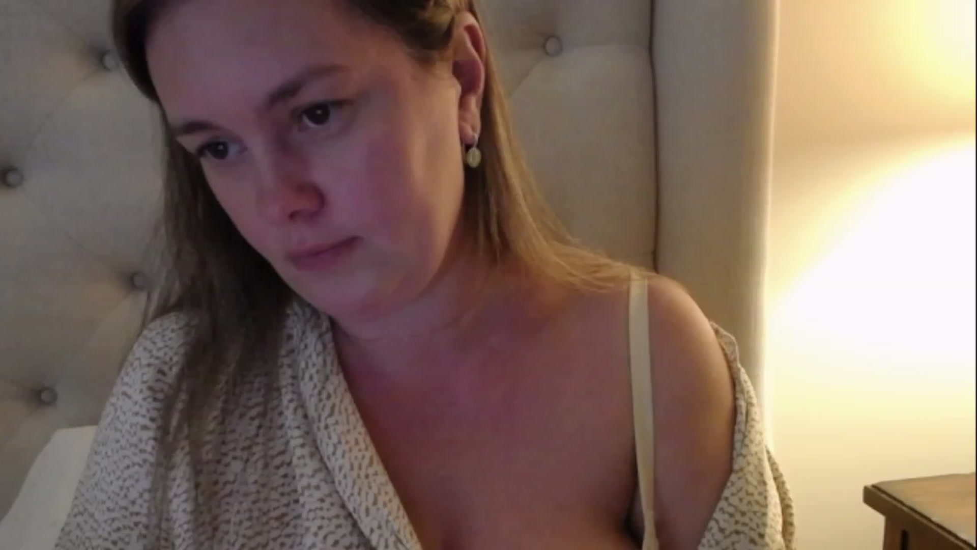 Gallery image thumbnail from J0llye's myfreecams stream on, 01/08/2023, 20:43 image 10 of 20