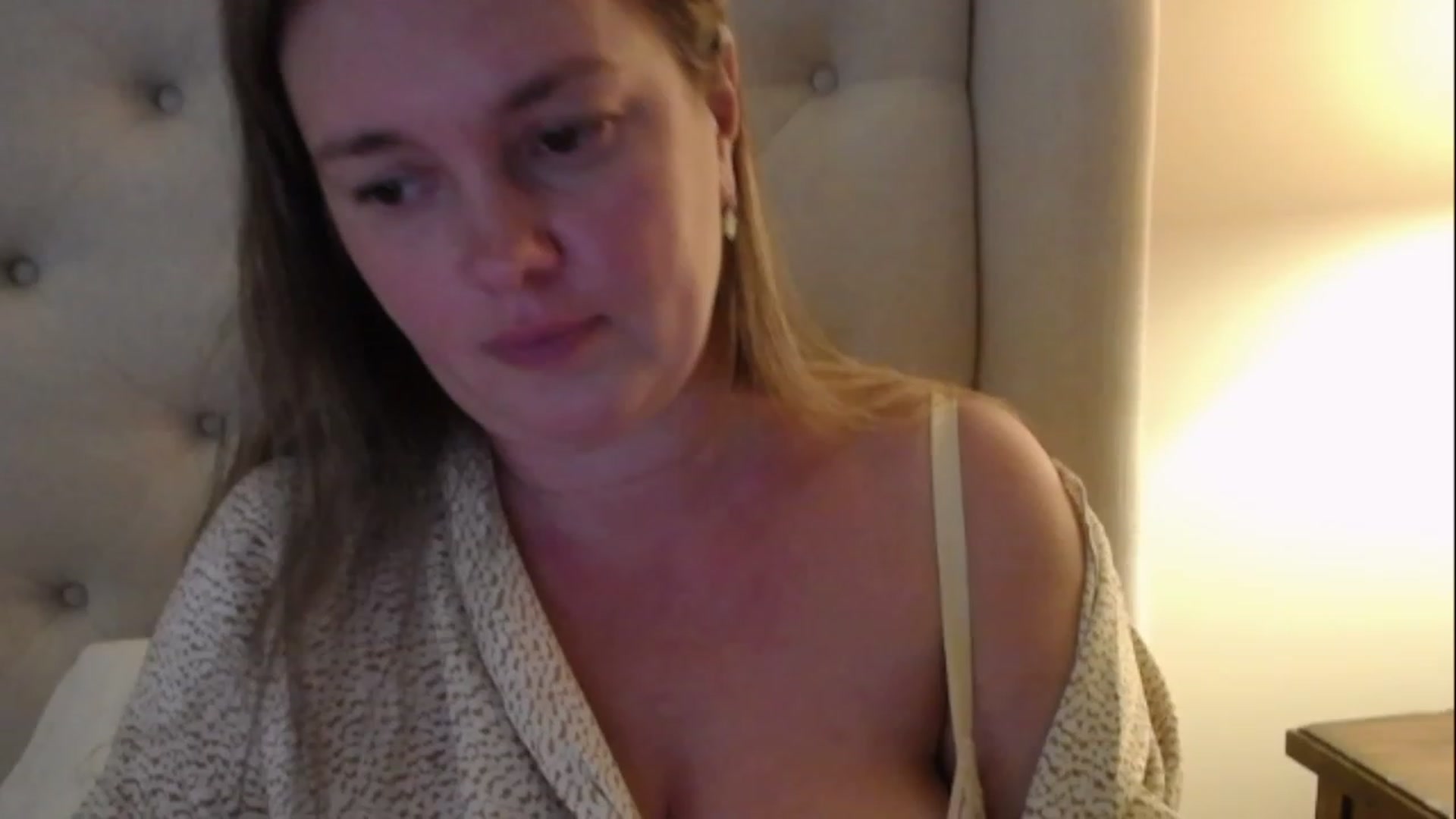 Gallery image thumbnail from J0llye's myfreecams stream on, 01/08/2023, 20:43 image 8 of 20