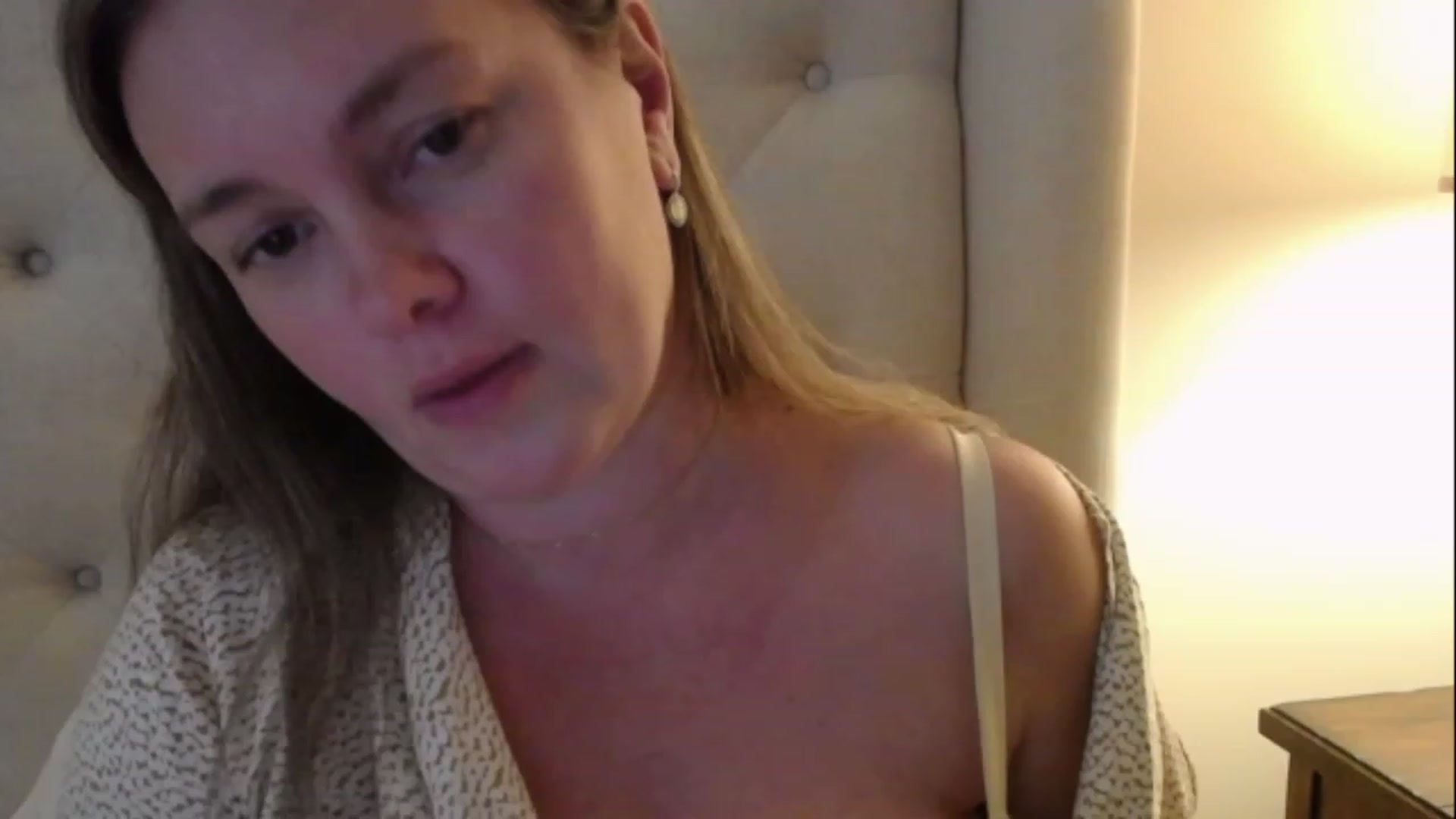 Gallery image thumbnail from J0llye's myfreecams stream on, 01/08/2023, 20:43 image 1 of 20