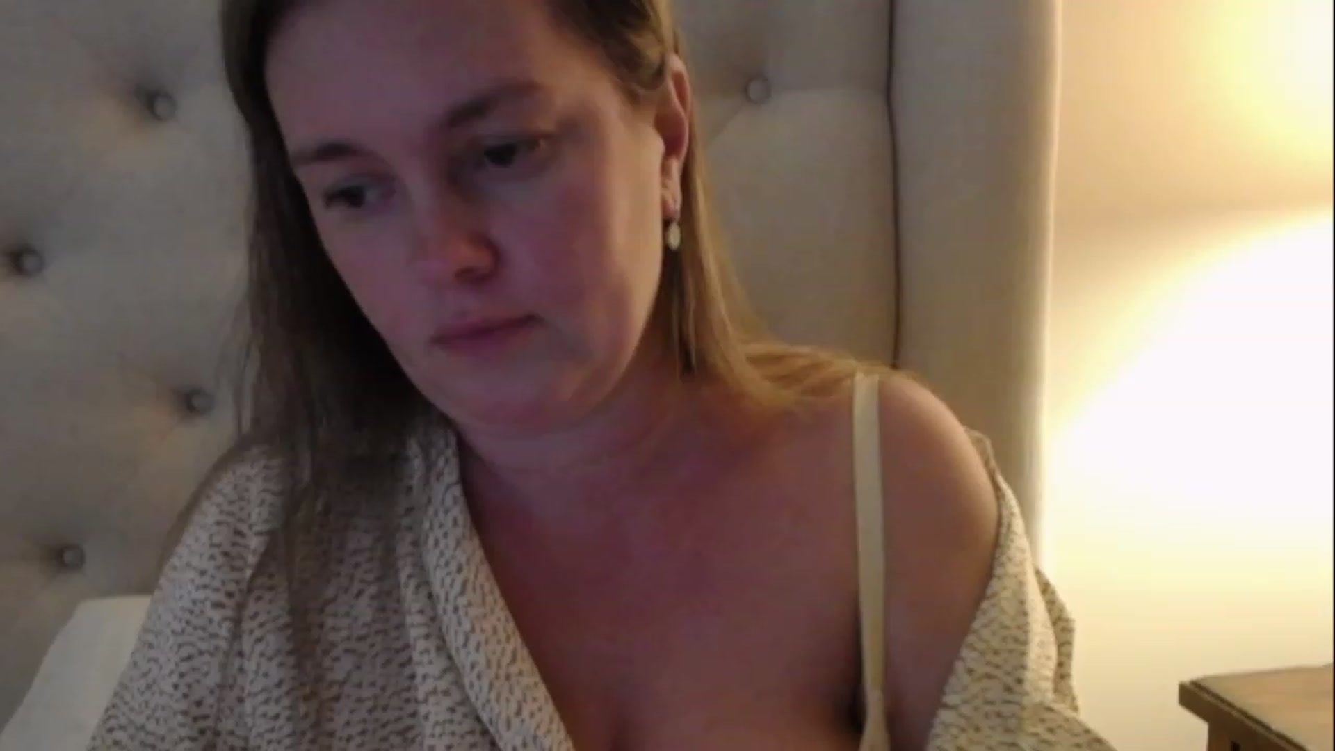 Gallery image thumbnail from J0llye's myfreecams stream on, 01/08/2023, 20:43 image 6 of 20