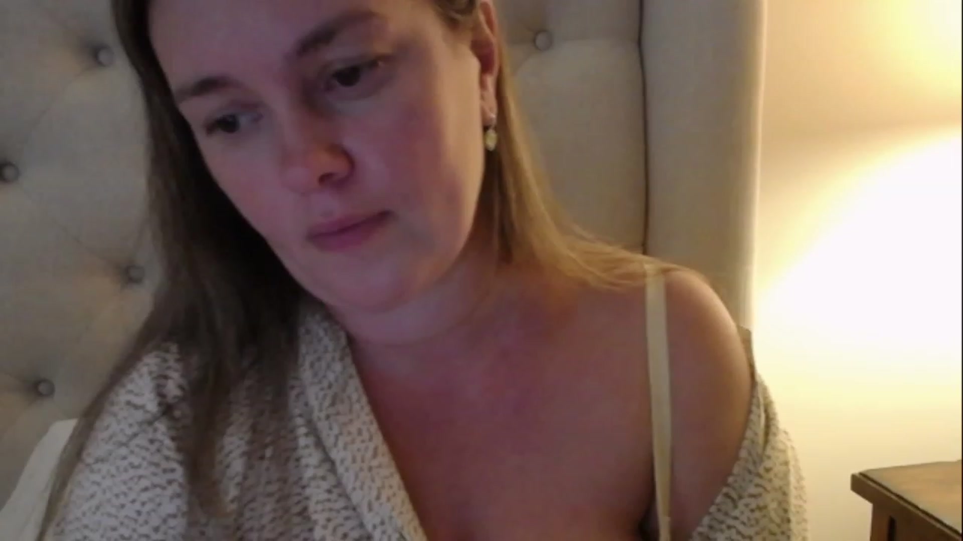 Gallery image thumbnail from J0llye's myfreecams stream on, 01/08/2023, 20:43 image 14 of 20