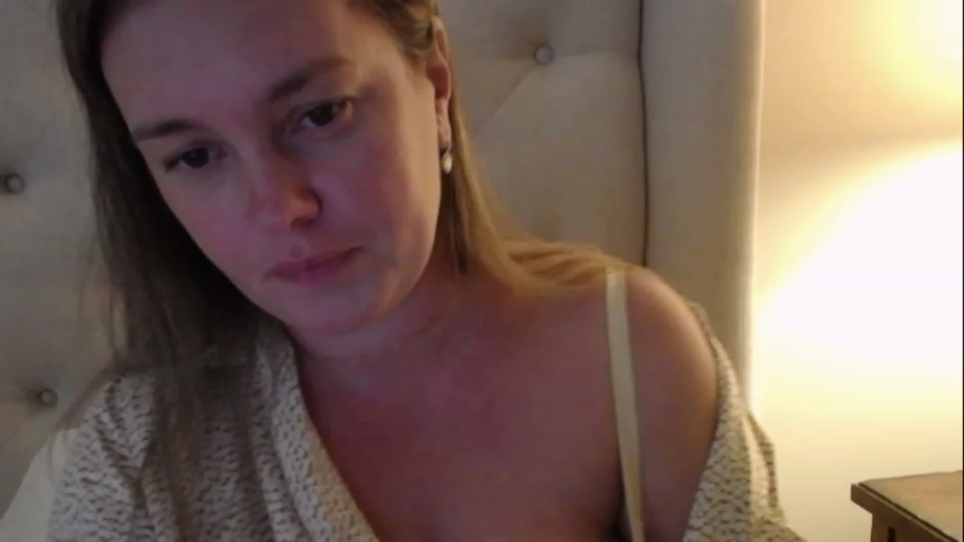 Gallery image thumbnail from J0llye's myfreecams stream on, 01/08/2023, 20:43 image 5 of 20