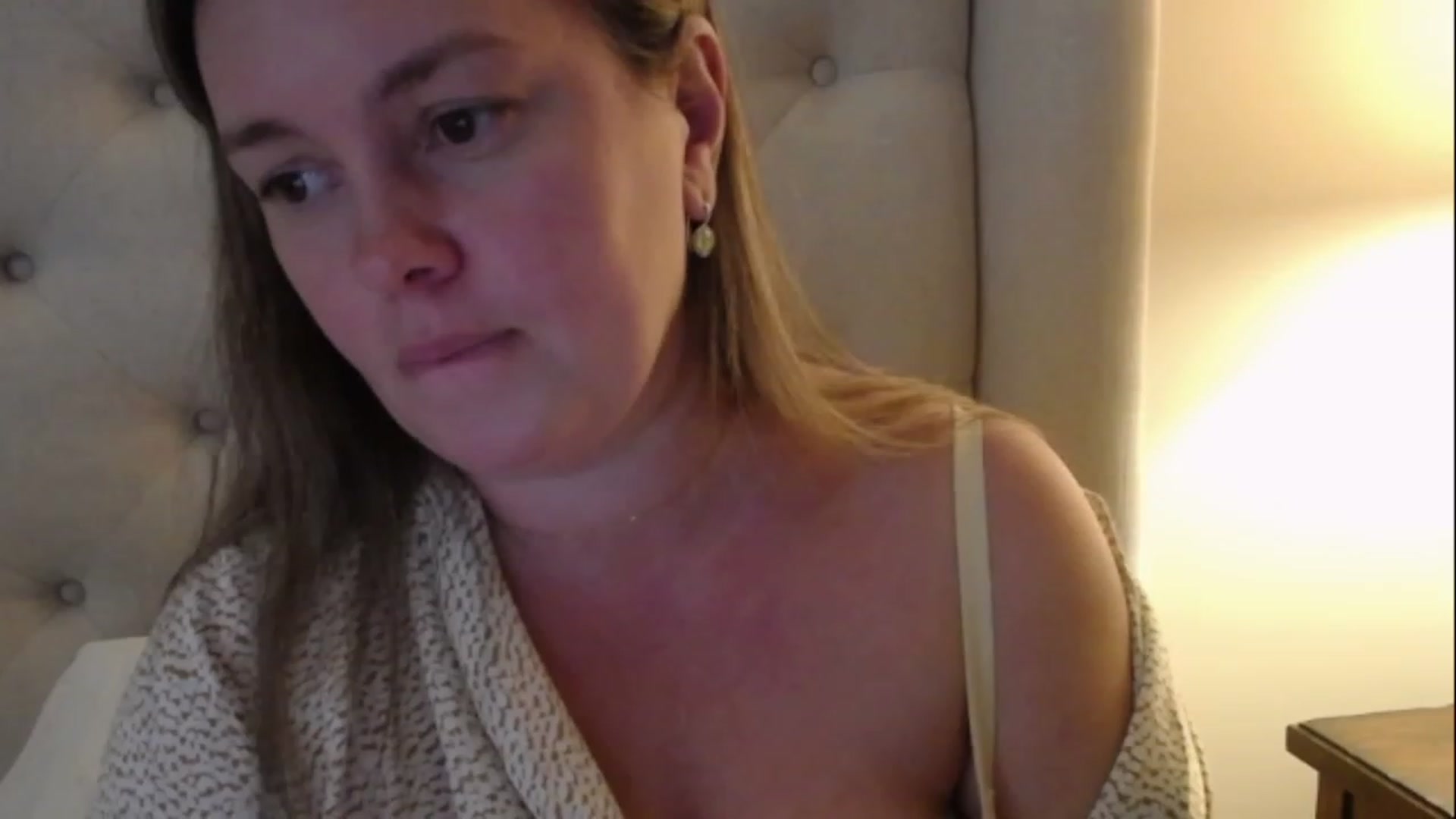Gallery image thumbnail from J0llye's myfreecams stream on, 01/08/2023, 20:43 image 12 of 20