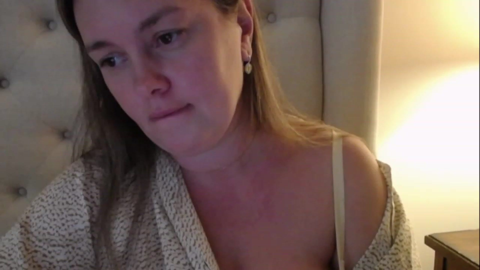 Gallery image thumbnail from J0llye's myfreecams stream on, 01/08/2023, 20:43 image 16 of 20