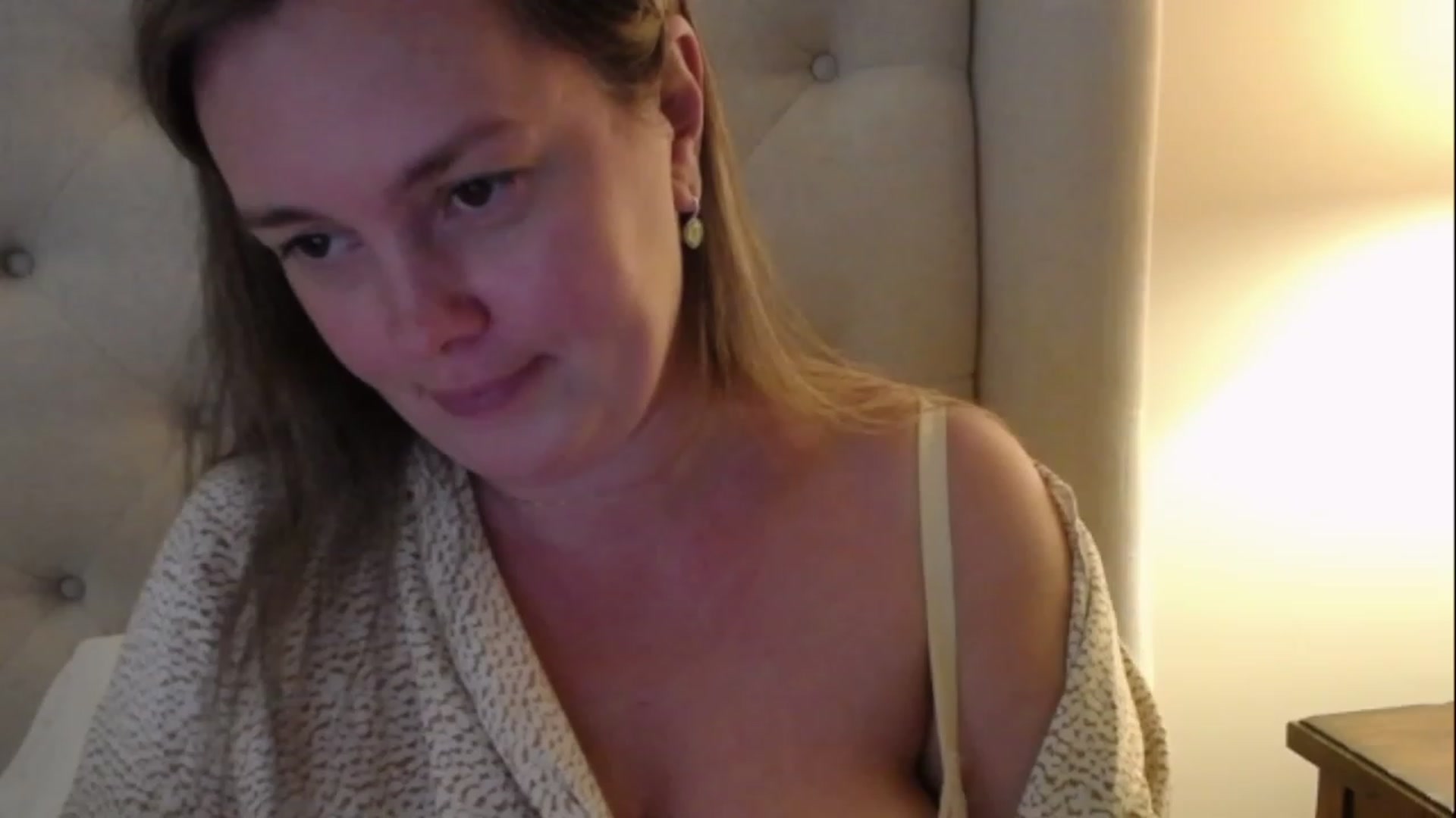 Gallery image thumbnail from J0llye's myfreecams stream on, 01/08/2023, 20:43 image 9 of 20