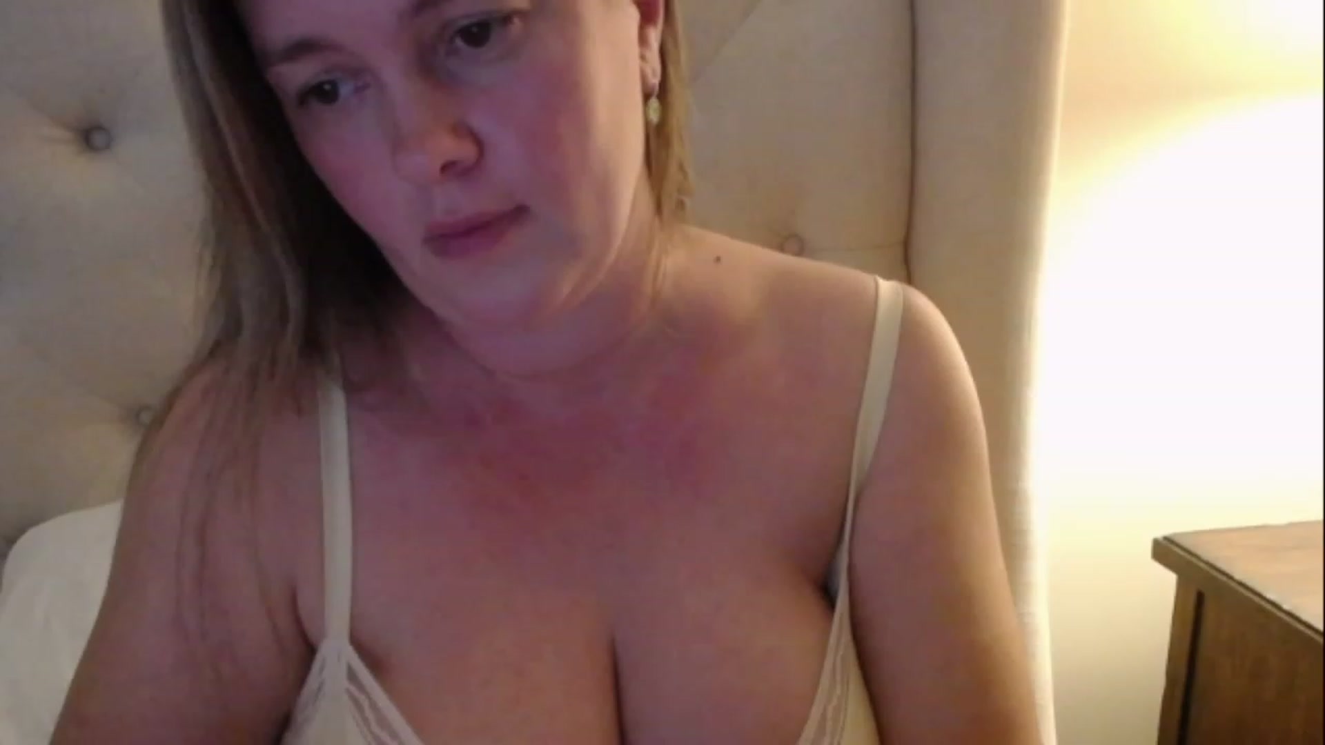 Gallery image thumbnail from J0llye's myfreecams stream on, 01/08/2023, 22:28 image 9 of 20