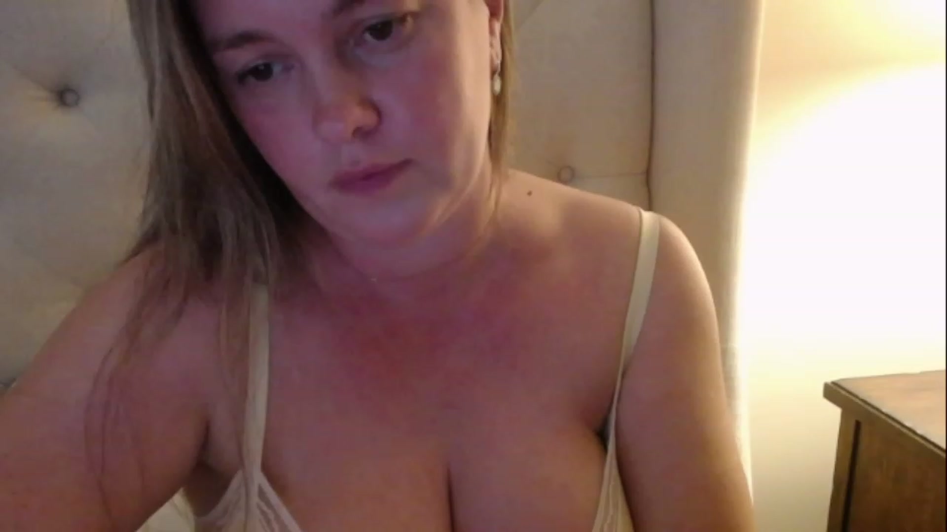 Gallery image thumbnail from J0llye's myfreecams stream on, 01/08/2023, 22:28 image 7 of 20