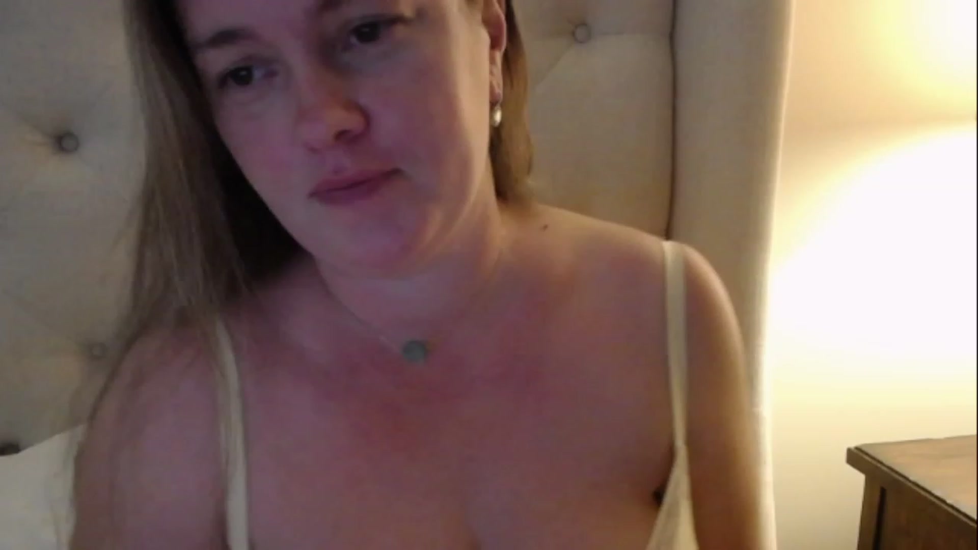 Gallery image thumbnail from J0llye's myfreecams stream on, 01/09/2023, 18:45 image 17 of 20