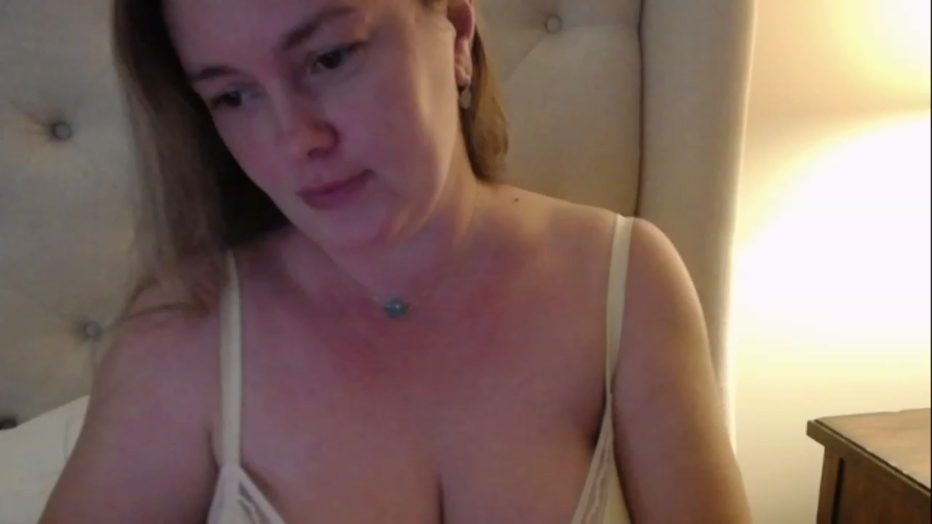 Gallery image thumbnail from J0llye's myfreecams stream on, 01/09/2023, 18:45 image 4 of 20