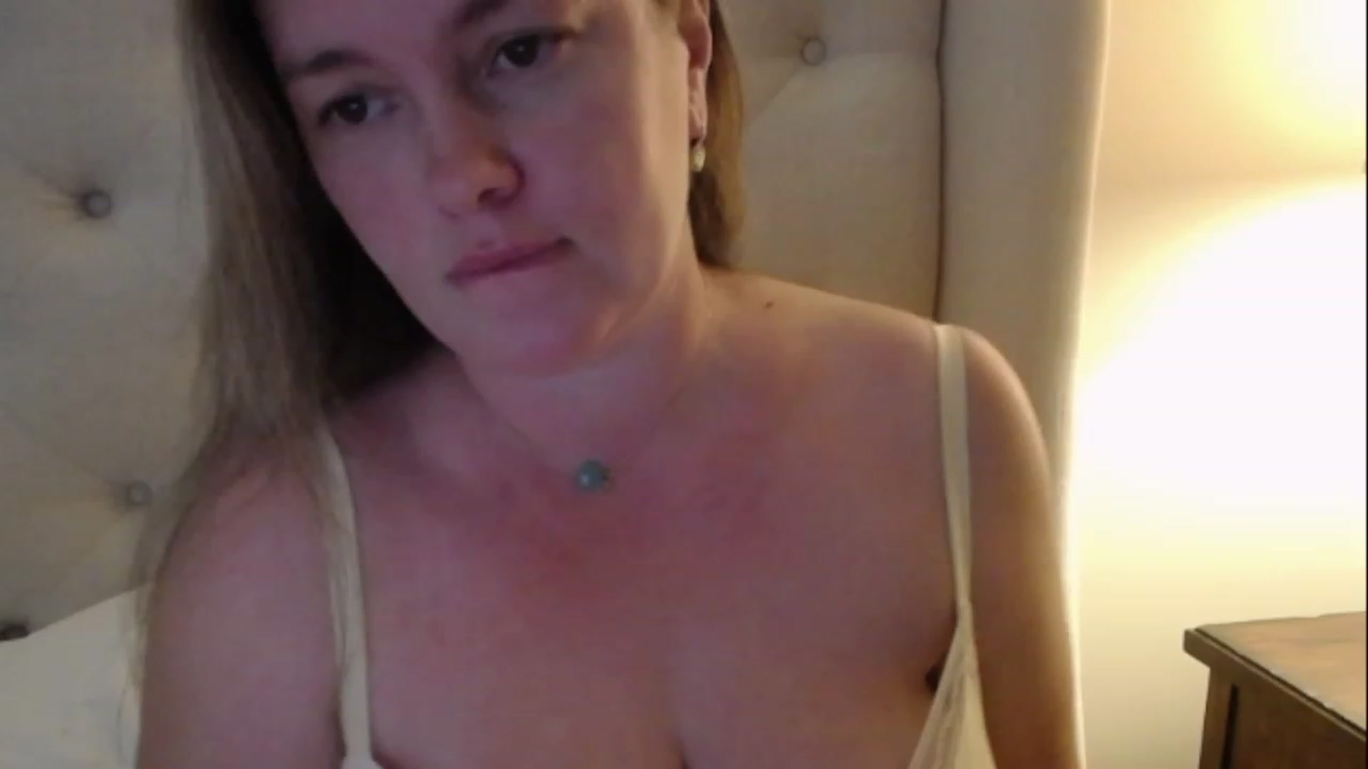Gallery image thumbnail from J0llye's myfreecams stream on, 01/09/2023, 18:45 image 8 of 20