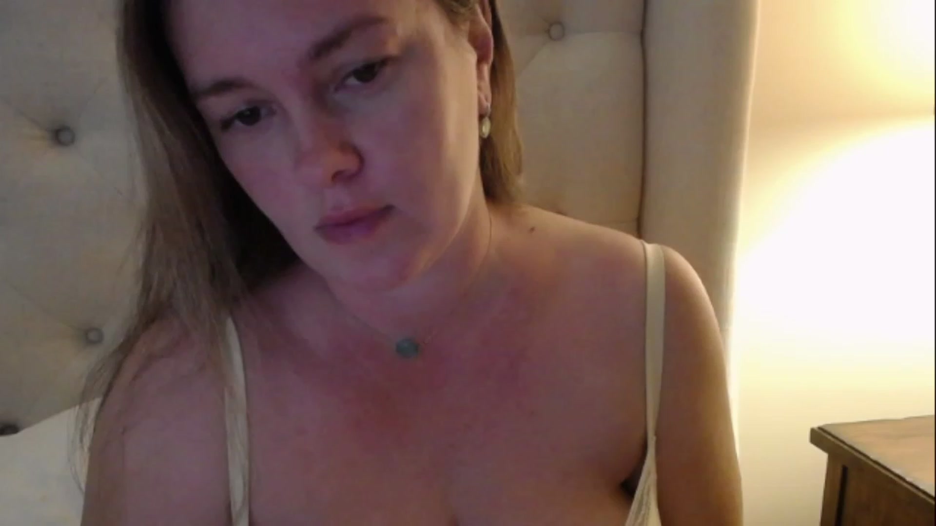 Gallery image thumbnail from J0llye's myfreecams stream on, 01/09/2023, 18:45 image 13 of 20