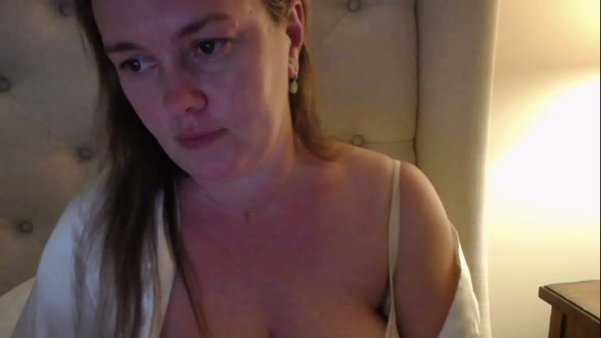 Gallery image thumbnail from J0llye's myfreecams stream on, 01/09/2023, 21:20 image 15 of 20