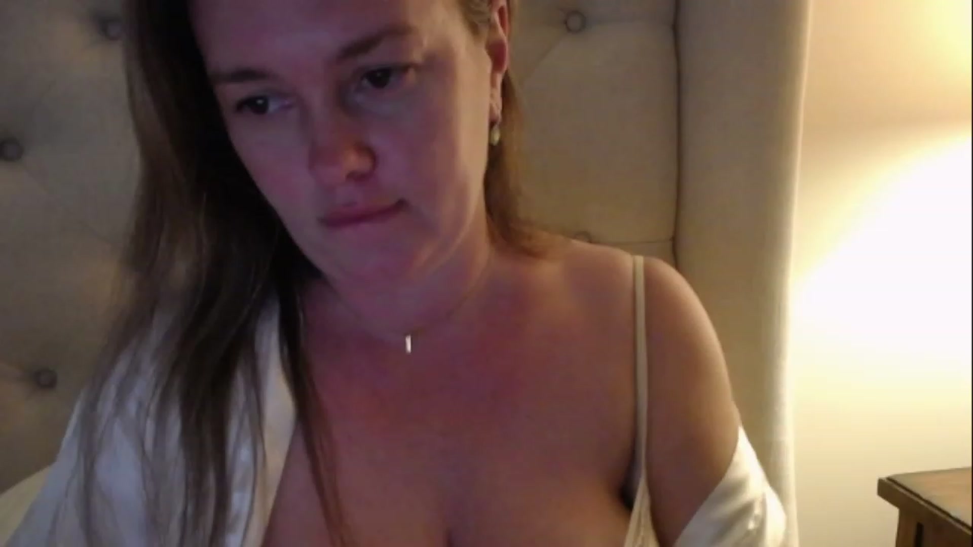 Gallery image thumbnail from J0llye's myfreecams stream on, 01/09/2023, 21:20 image 18 of 20