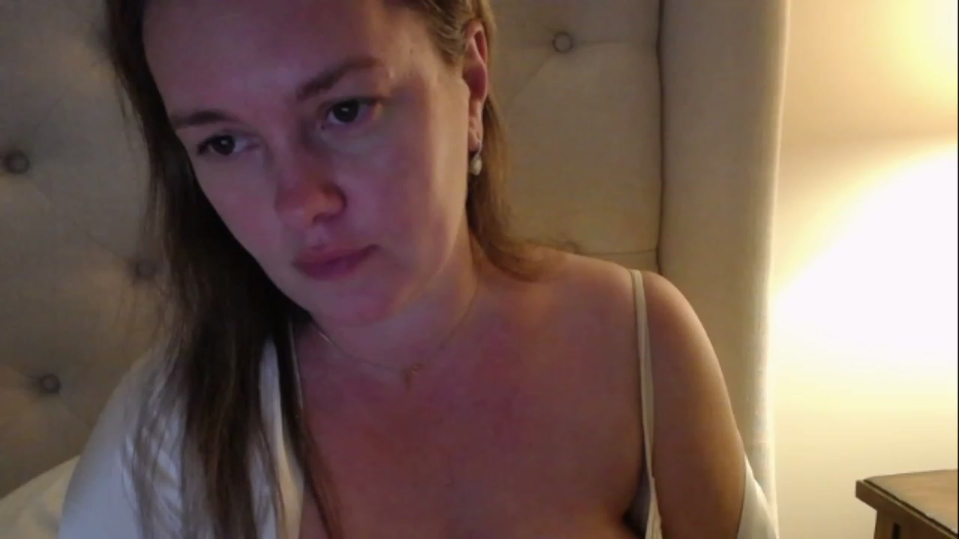 Gallery image thumbnail from J0llye's myfreecams stream on, 01/09/2023, 21:20 image 17 of 20