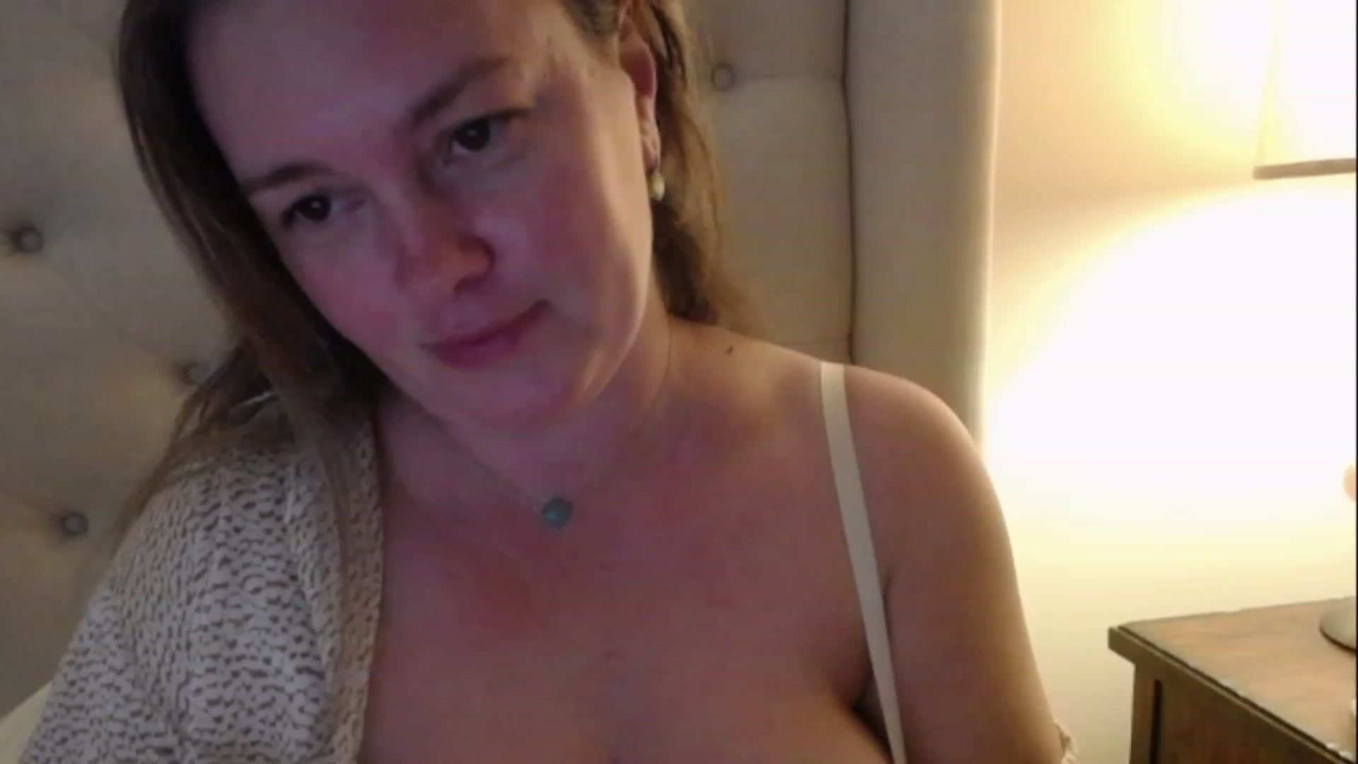 Gallery image thumbnail from J0llye's myfreecams stream on, 01/13/2023, 22:19 image 5 of 20
