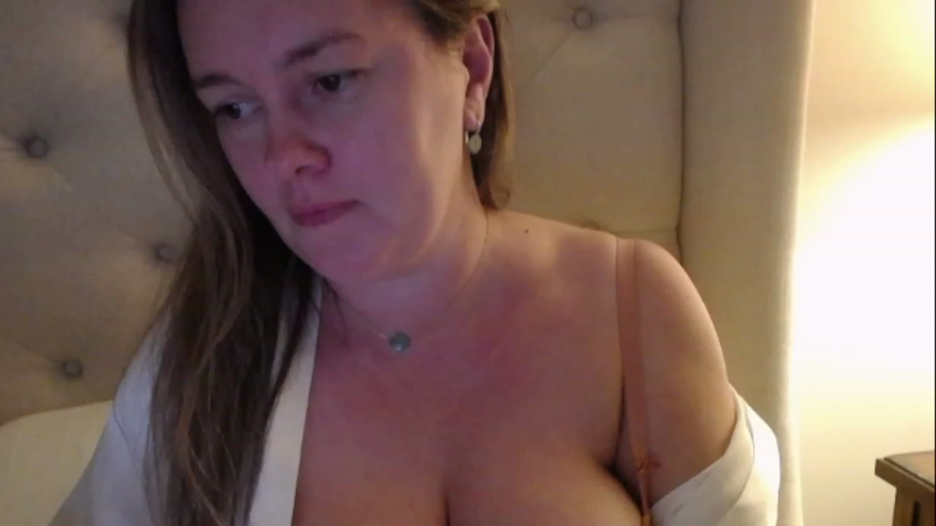 Gallery image thumbnail from J0llye's myfreecams stream on, 01/15/2023, 21:52 image 18 of 20