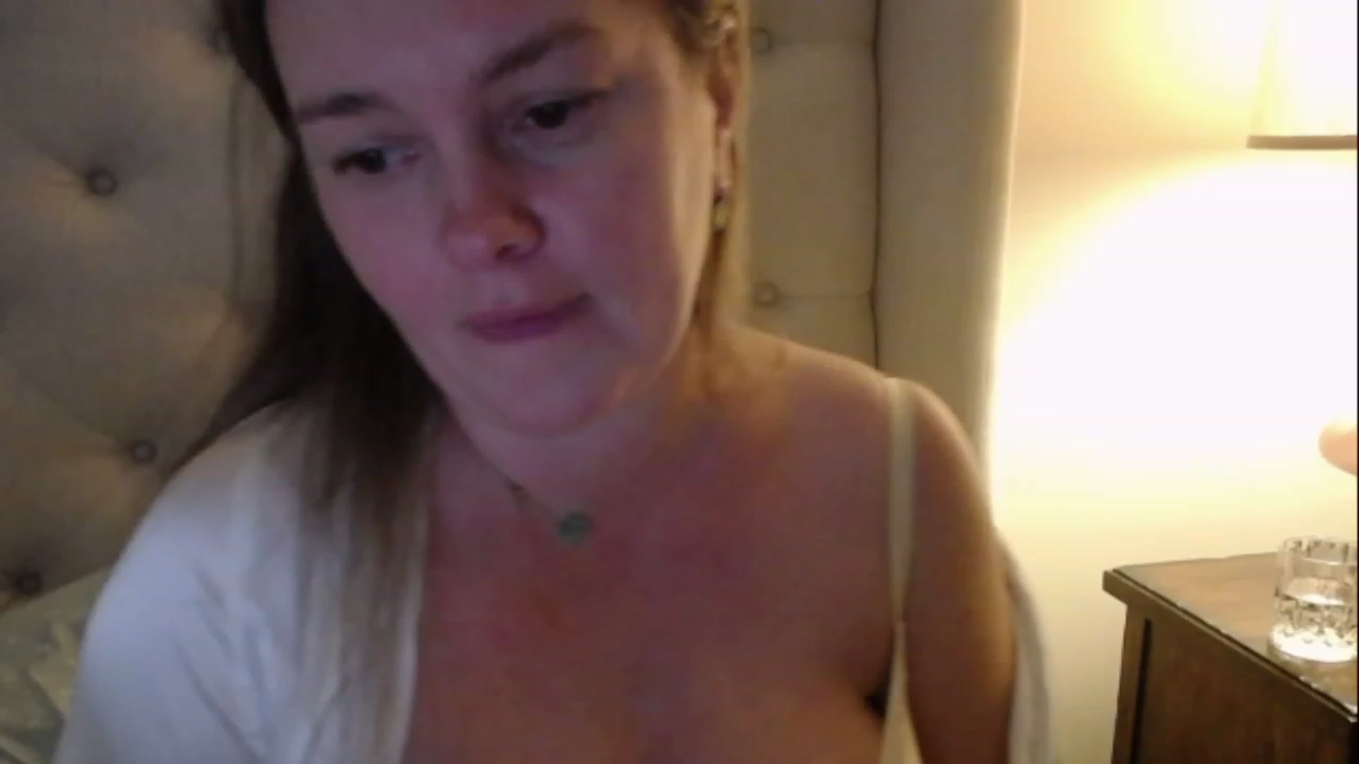 Gallery image thumbnail from J0llye's myfreecams stream on, 01/17/2023, 21:54 image 6 of 20