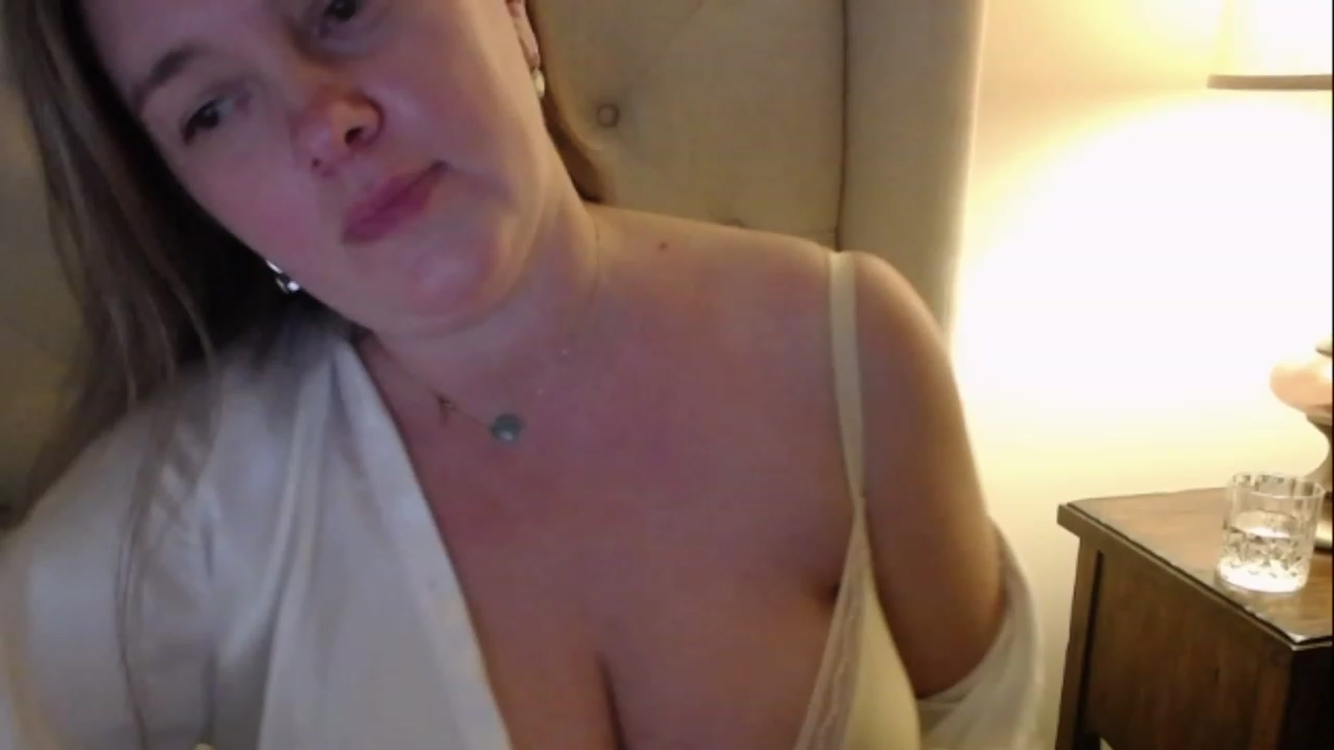 Gallery image thumbnail from J0llye's myfreecams stream on, 01/17/2023, 21:54 image 13 of 20