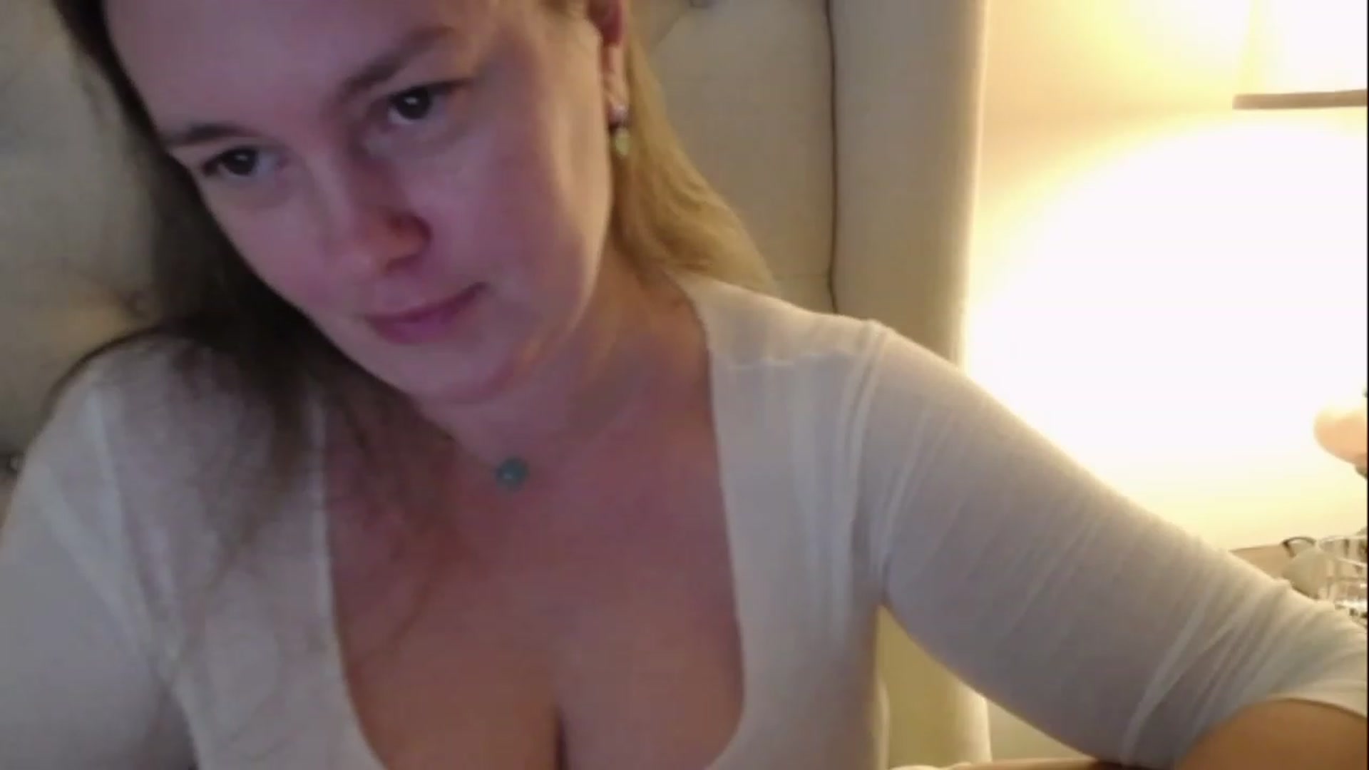 Gallery image thumbnail from J0llye's myfreecams stream on, 01/18/2023, 18:15 image 16 of 20