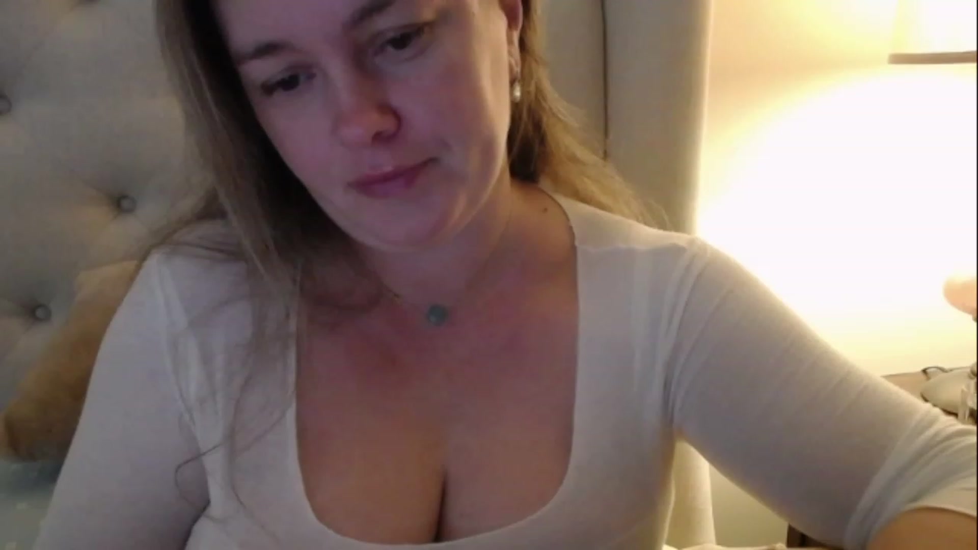 Gallery image thumbnail from J0llye's myfreecams stream on, 01/18/2023, 18:15 image 5 of 20