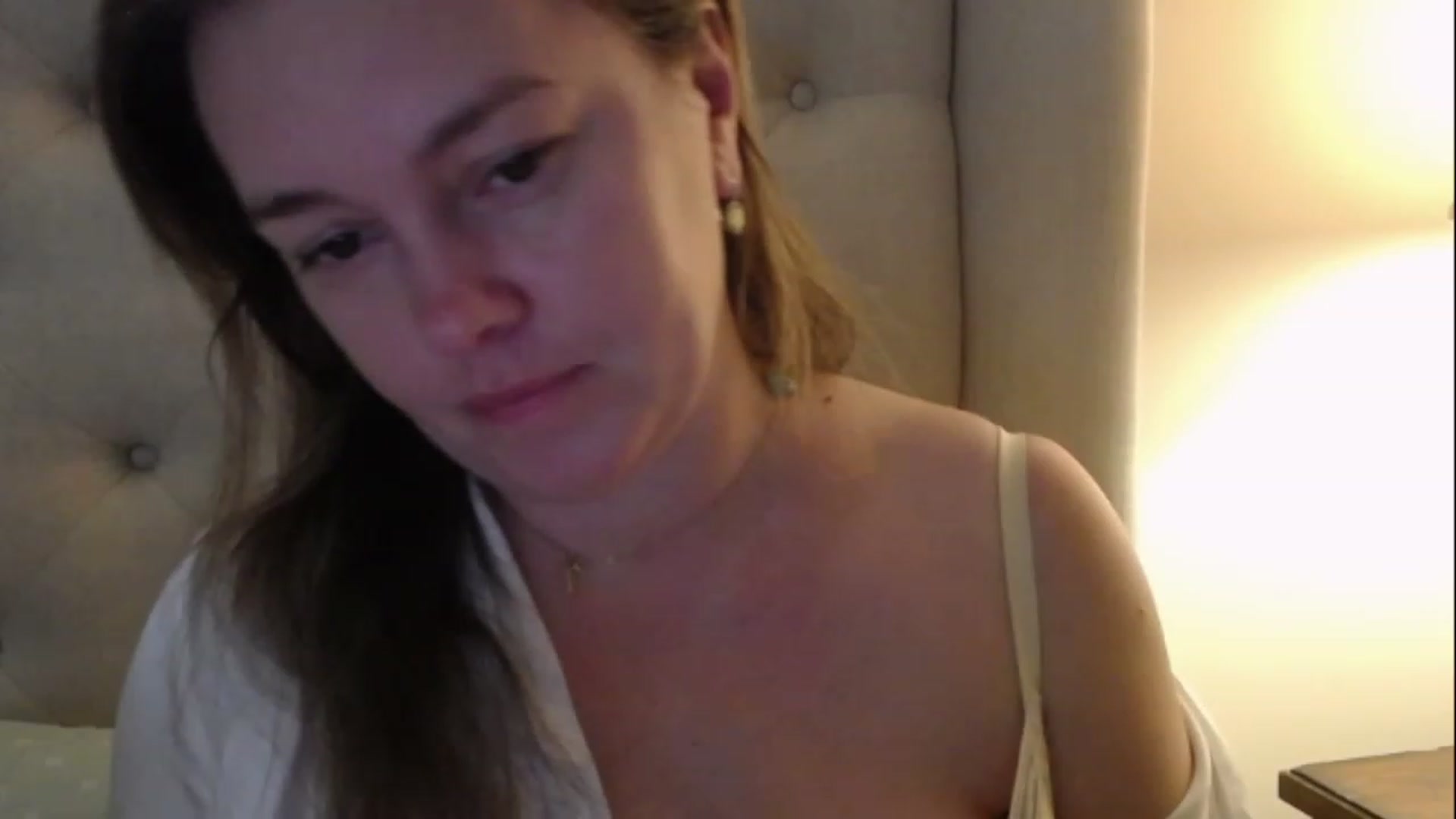 Gallery image thumbnail from J0llye's myfreecams stream on, 01/21/2023, 17:30 image 17 of 20