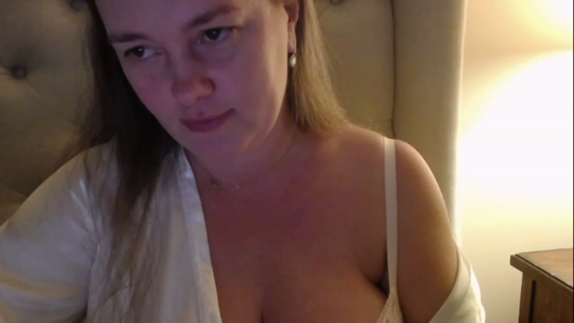 Gallery image thumbnail from J0llye's myfreecams stream on, 01/29/2023, 22:09 image 17 of 20