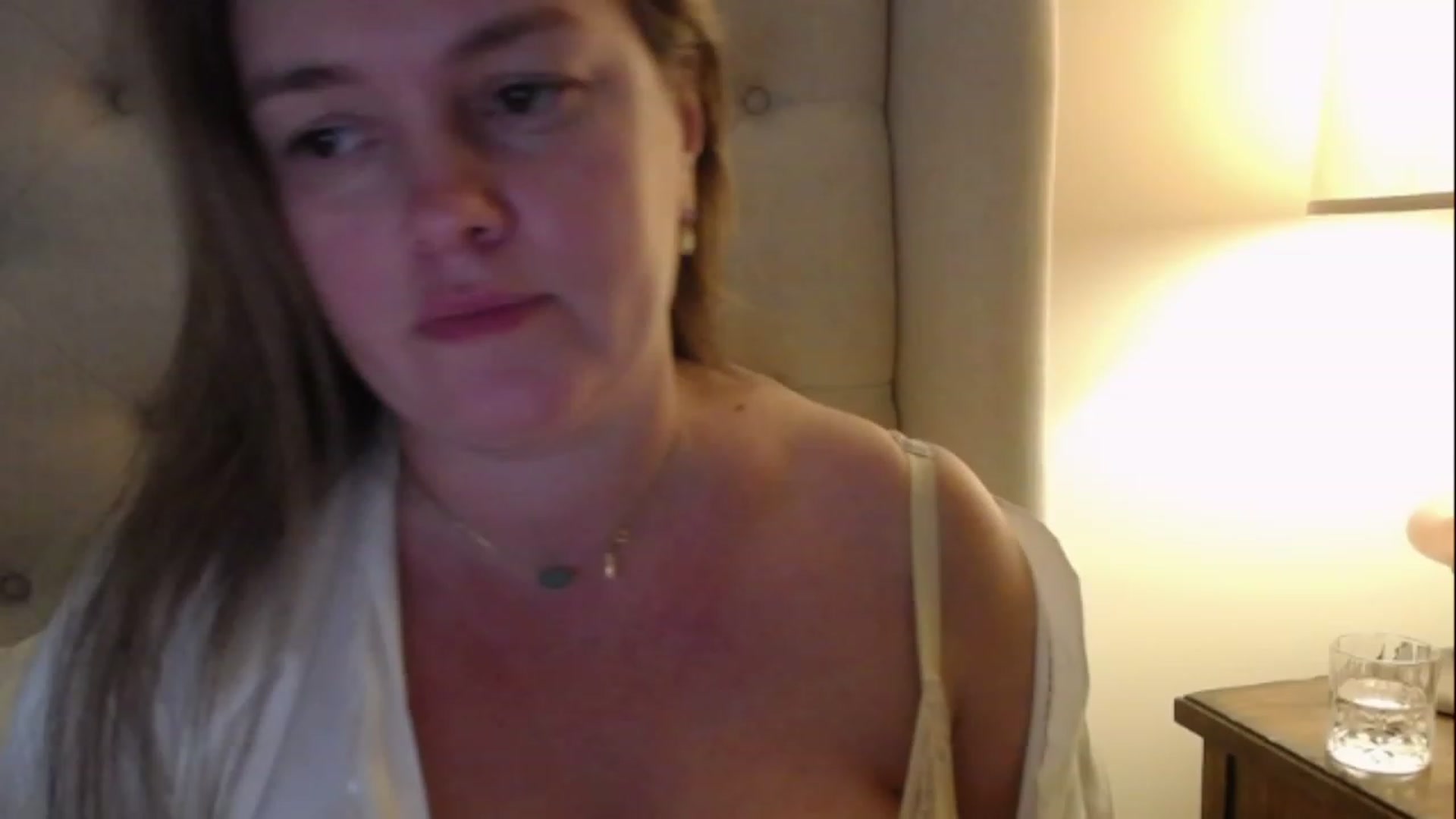 Gallery image thumbnail from J0llye's myfreecams stream on, 01/30/2023, 21:38 image 14 of 20