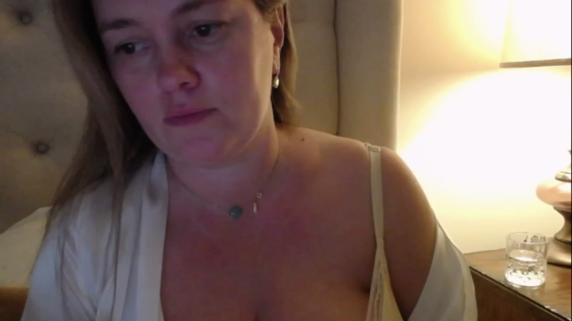 Gallery image thumbnail from J0llye's myfreecams stream on, 01/30/2023, 21:38 image 19 of 20