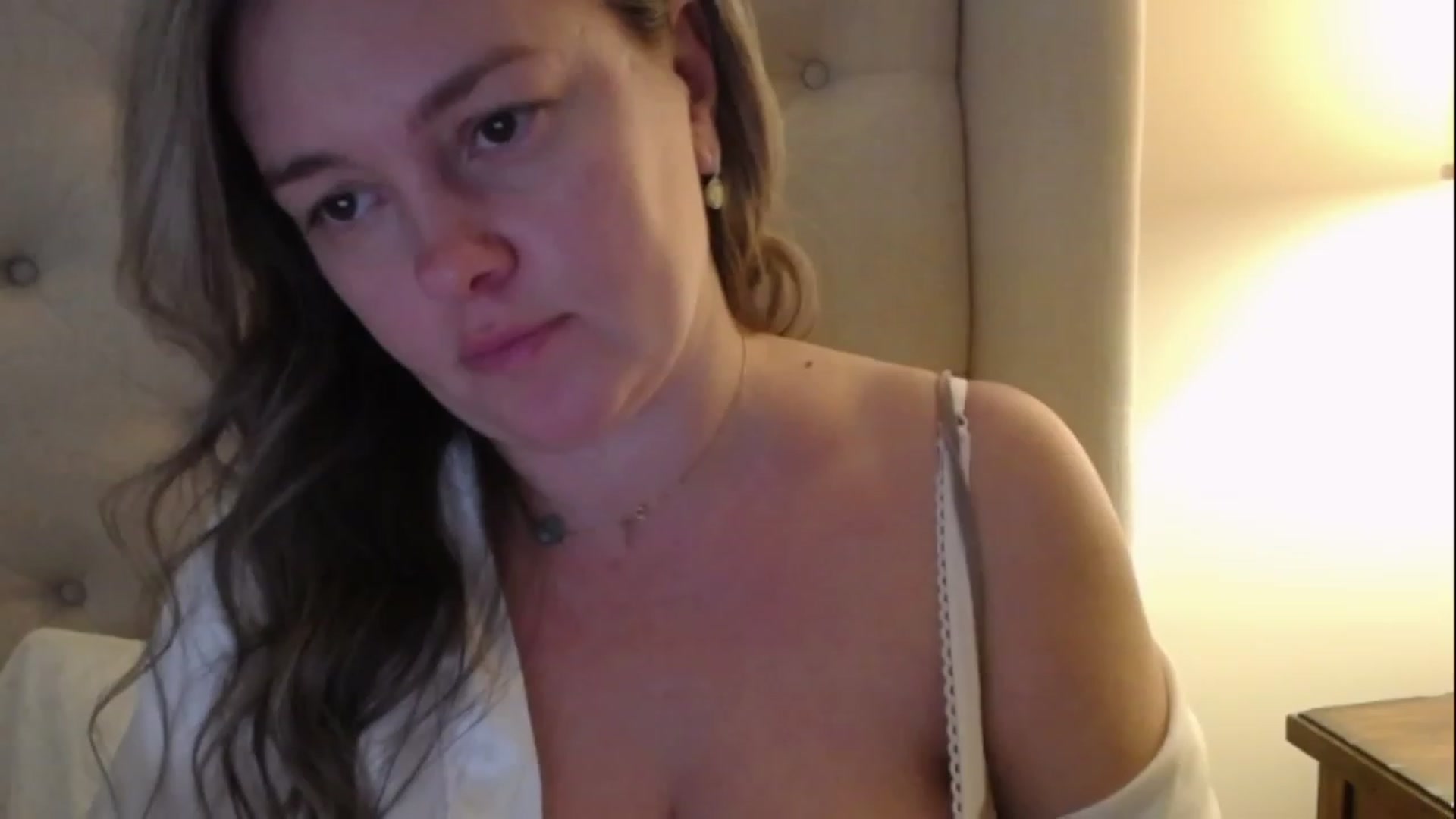 Gallery image thumbnail from J0llye's myfreecams stream on, 02/04/2023, 21:19 image 3 of 20