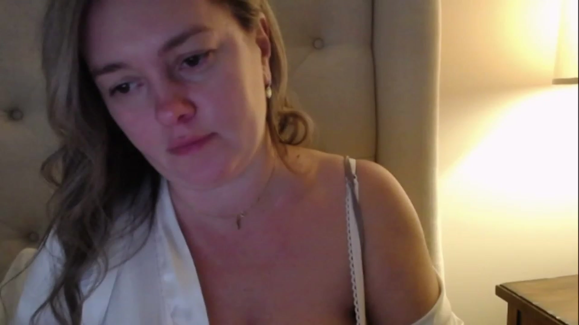 Gallery image thumbnail from J0llye's myfreecams stream on, 02/04/2023, 21:19 image 9 of 20