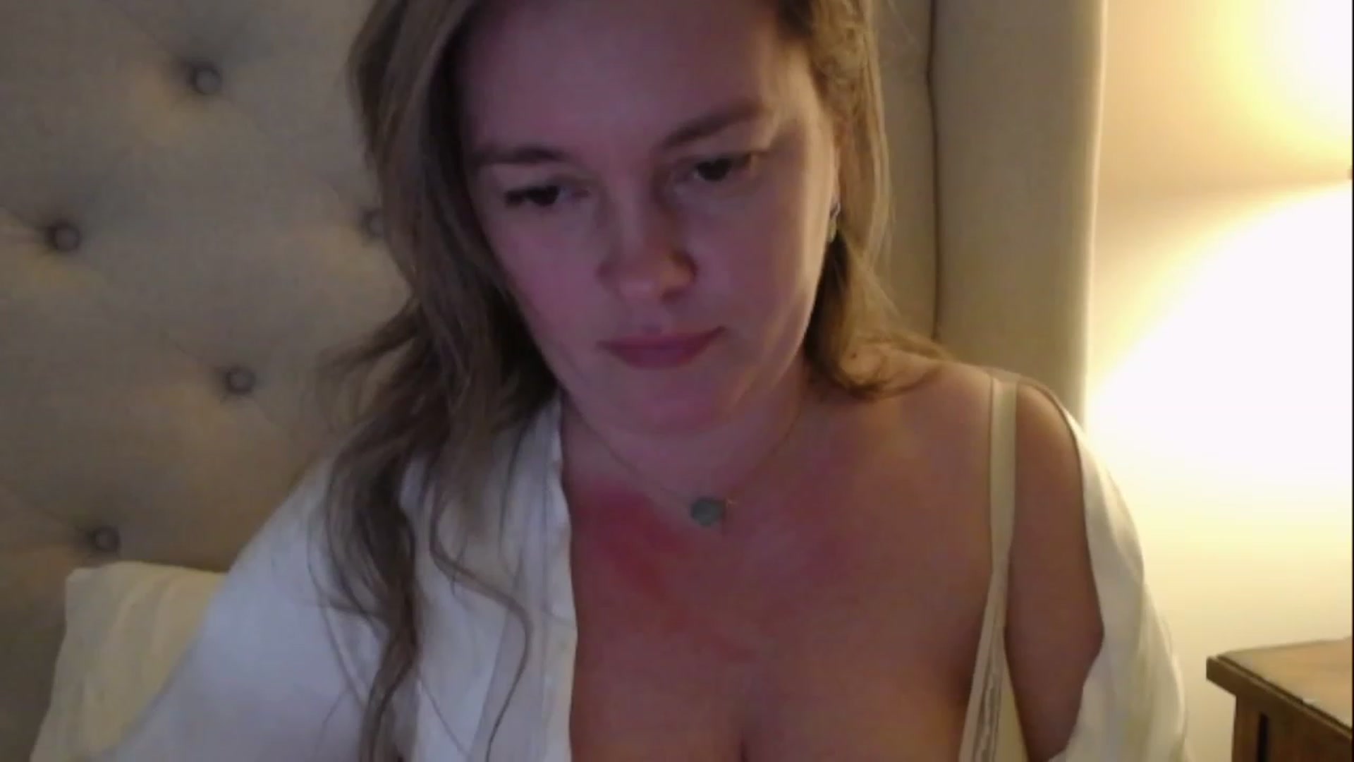 Gallery image thumbnail from J0llye's myfreecams stream on, 02/05/2023, 21:54 image 15 of 20