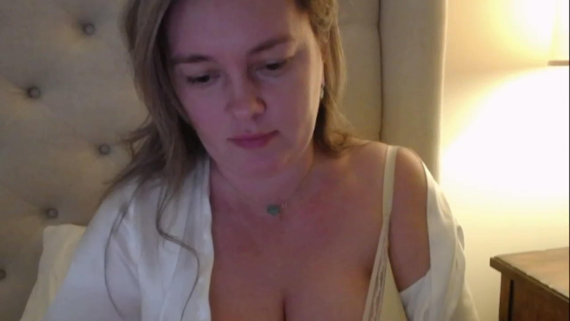 Gallery image thumbnail from J0llye's myfreecams stream on, 02/05/2023, 21:54 image 5 of 20
