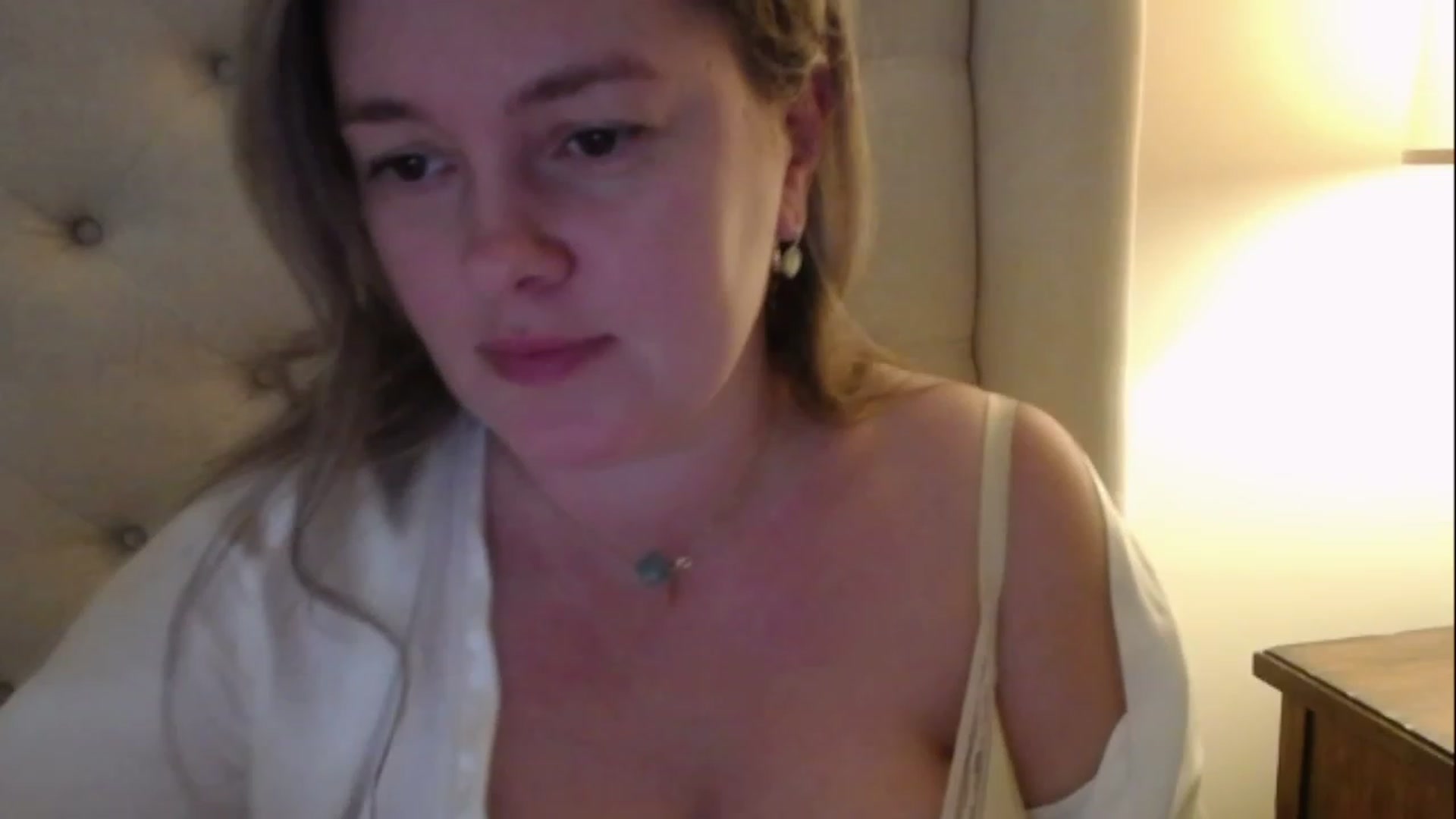 Gallery image thumbnail from J0llye's myfreecams stream on, 02/05/2023, 21:54 image 3 of 20