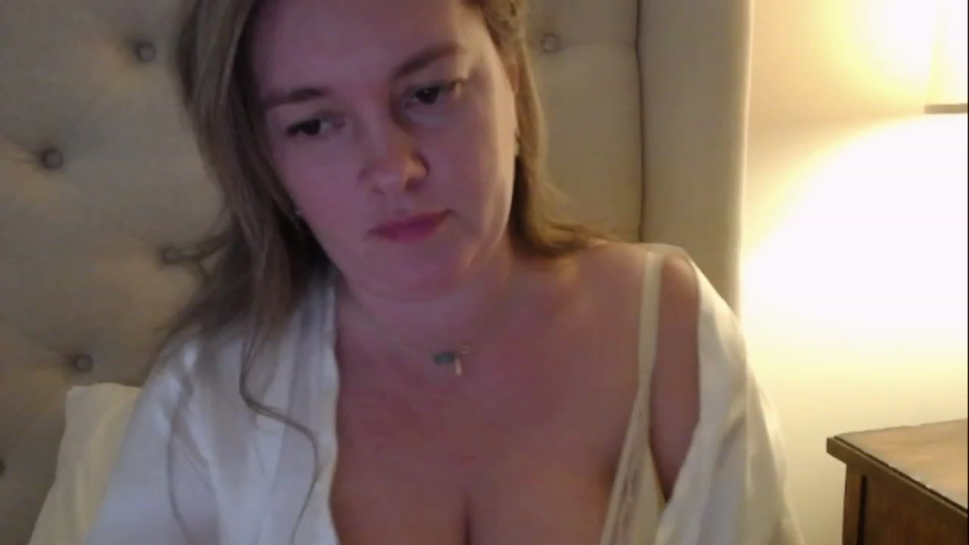 Gallery image thumbnail from J0llye's myfreecams stream on, 02/05/2023, 21:54 image 8 of 20