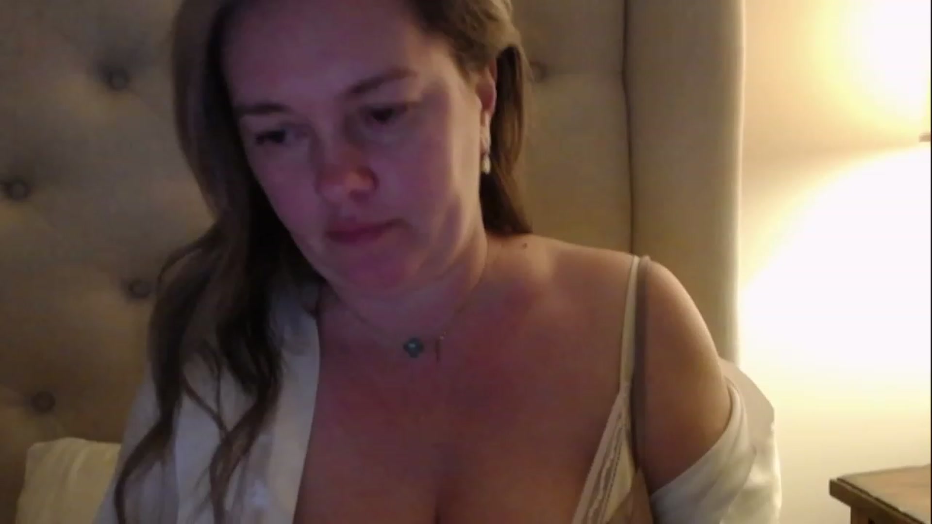 Gallery image thumbnail from J0llye's myfreecams stream on, 02/06/2023, 05:00 image 4 of 20