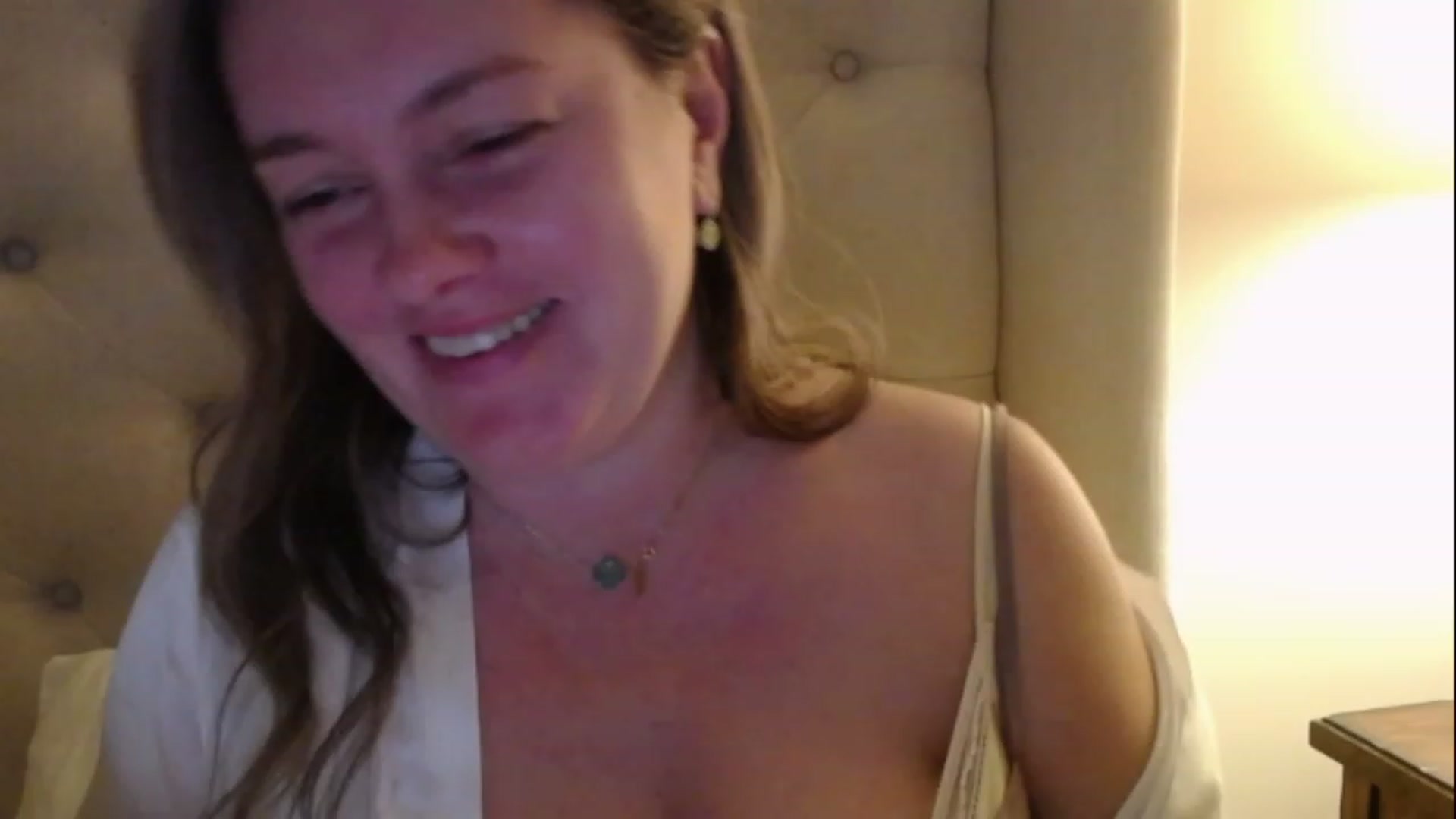 Gallery image thumbnail from J0llye's myfreecams stream on, 02/06/2023, 05:00 image 16 of 20