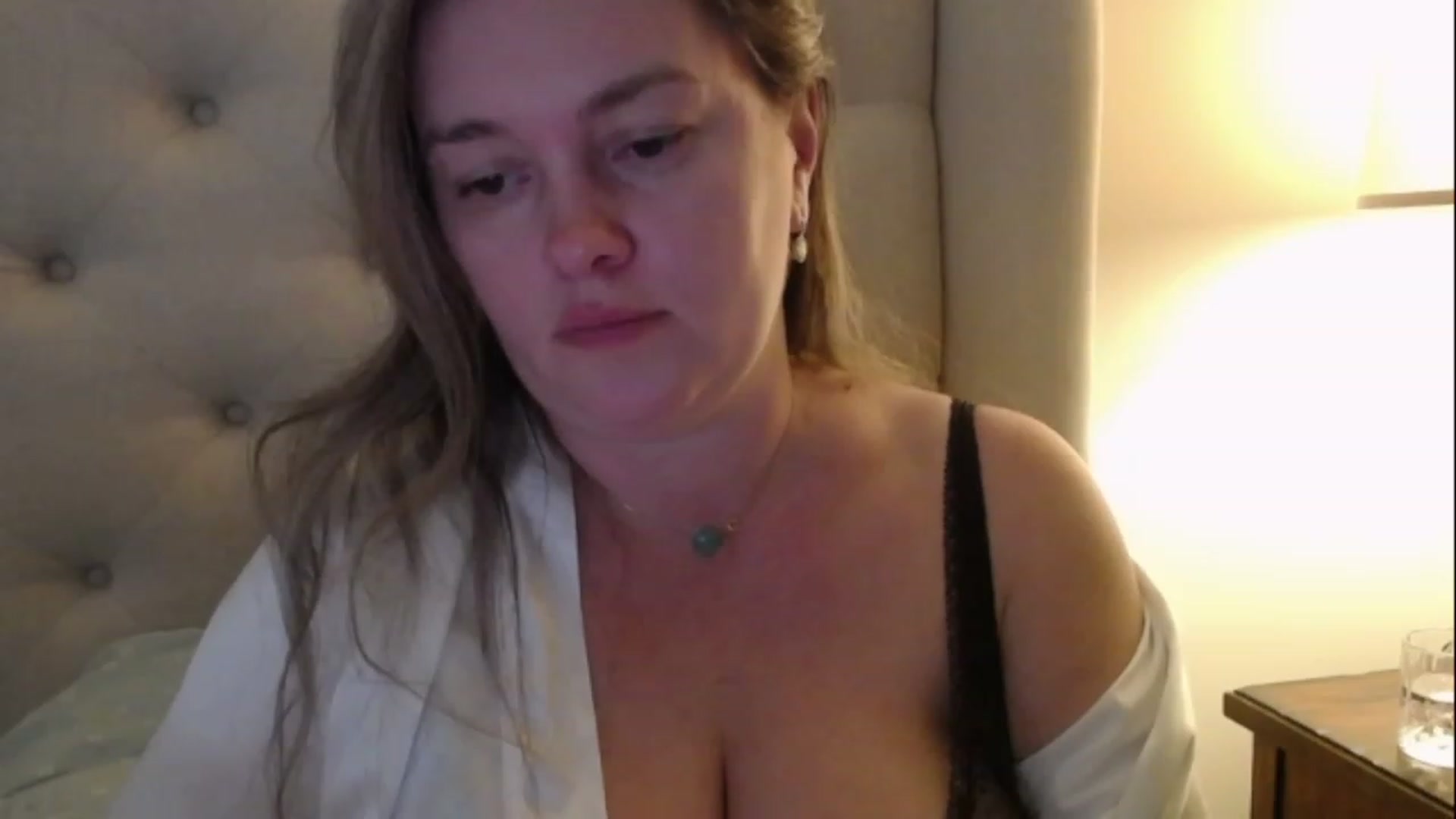 Gallery image thumbnail from J0llye's myfreecams stream on, 02/06/2023, 21:14 image 6 of 20