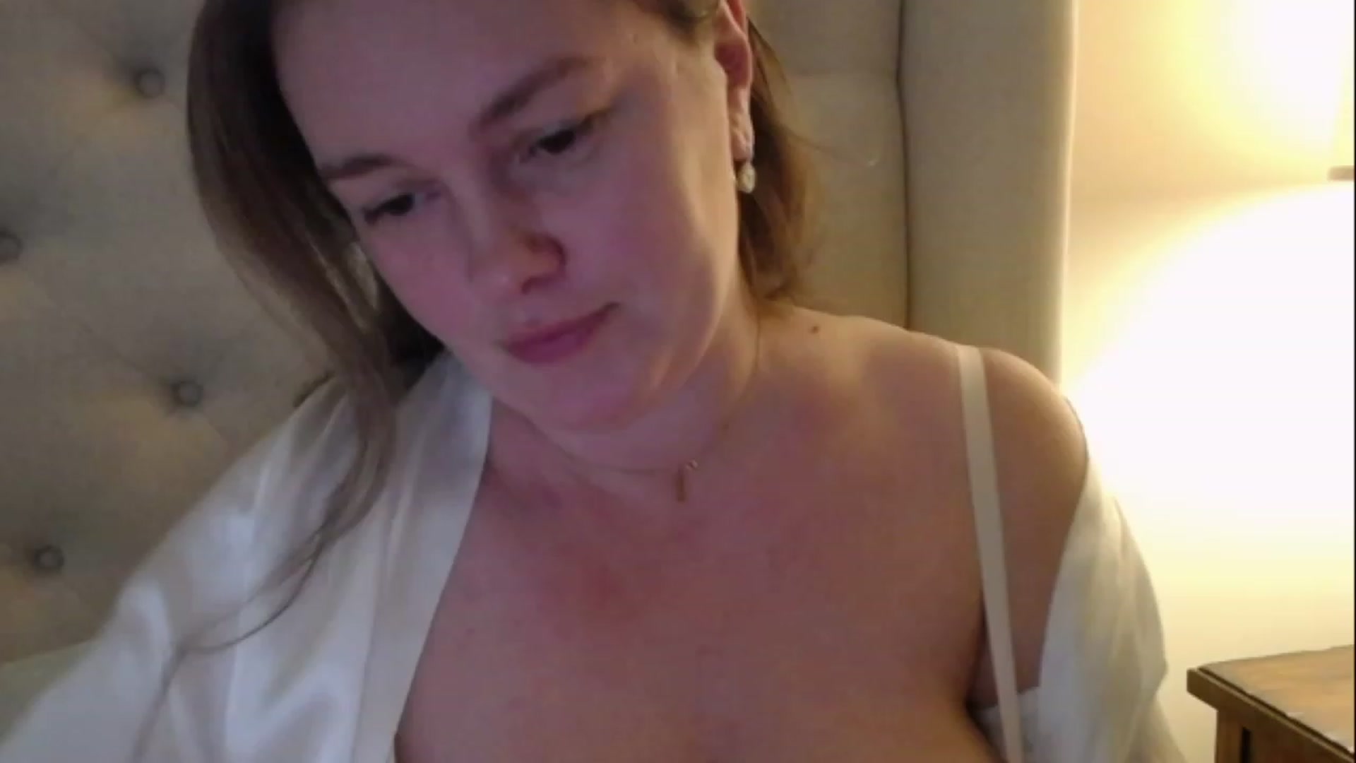 Gallery image thumbnail from J0llye's myfreecams stream on, 02/07/2023, 20:21 image 16 of 20